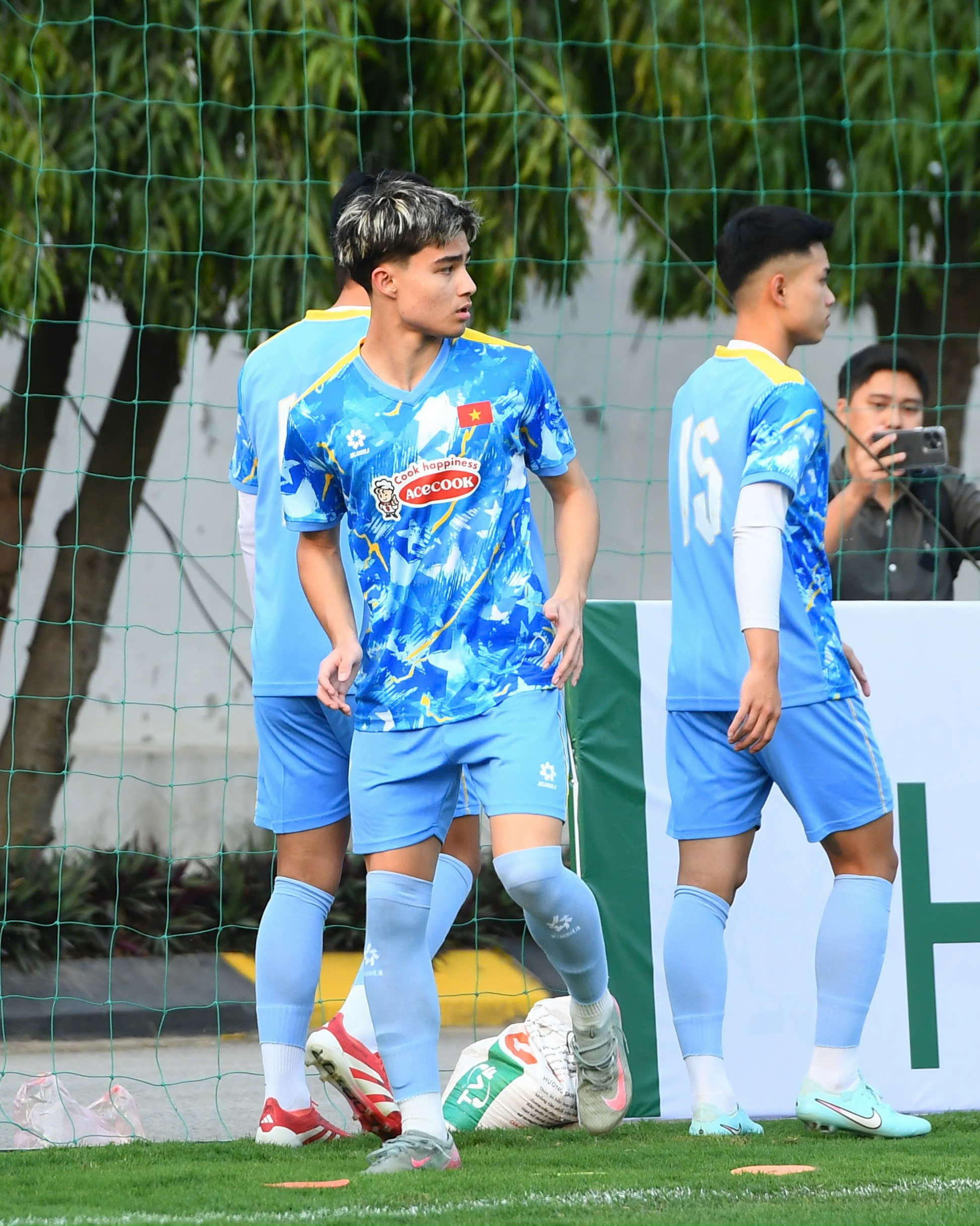 z76302974368885c133e0614e988df19b37dfc1ecaa3f2