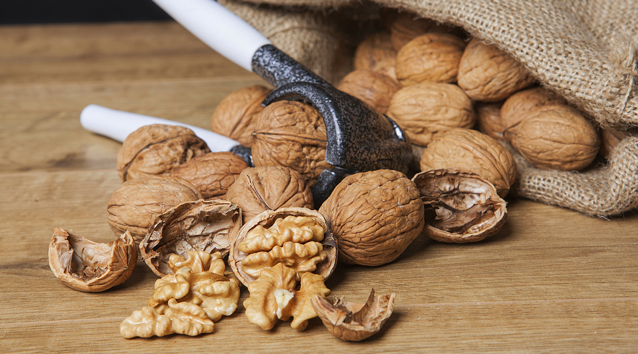 walnuts istock 1058321136