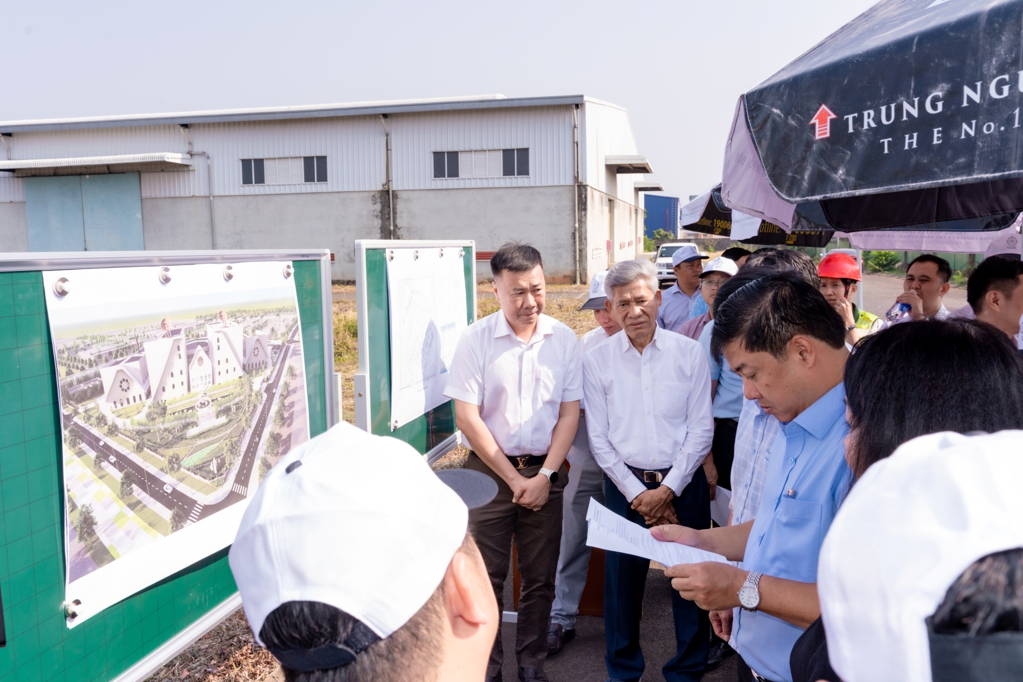 hinh 3 bi thu tinh uy dak lak luong nguyen minh triet ao xanh khao sat de nghi du an nha may ca phe trung nguyen legend