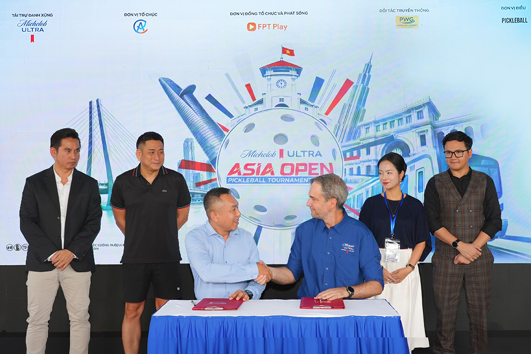 ng pham thanh tuan chu tich kiem tgd fpt play tap doan fpt va ong craig maclean tgd dieu hanh ab inbev khu vuc dna ky ket ban ghi nho