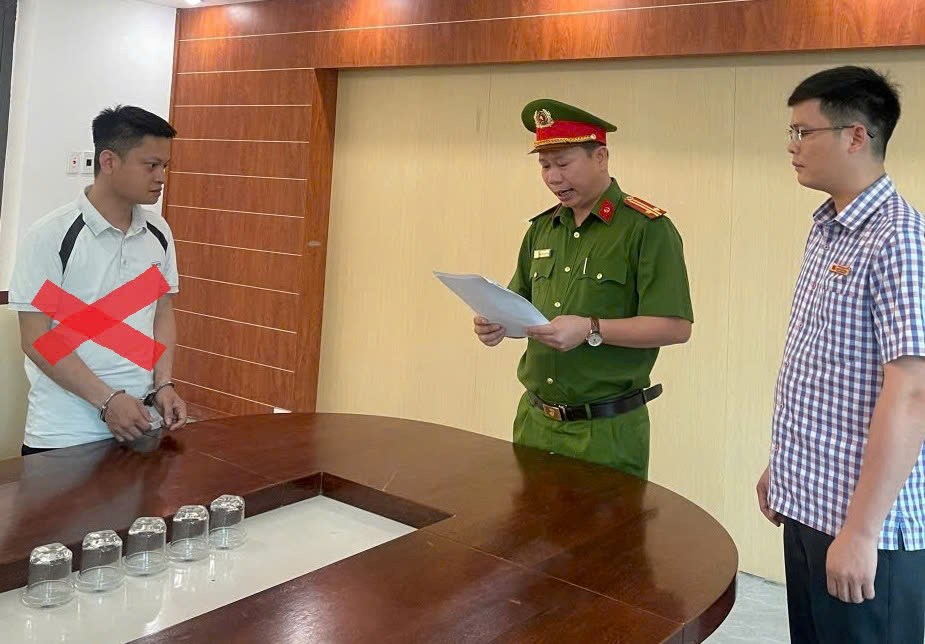 Thi hành lệnh bắt tạm giam cựu cán bộ giải phóng mặt bằng Phạm Công Sơn Bách
