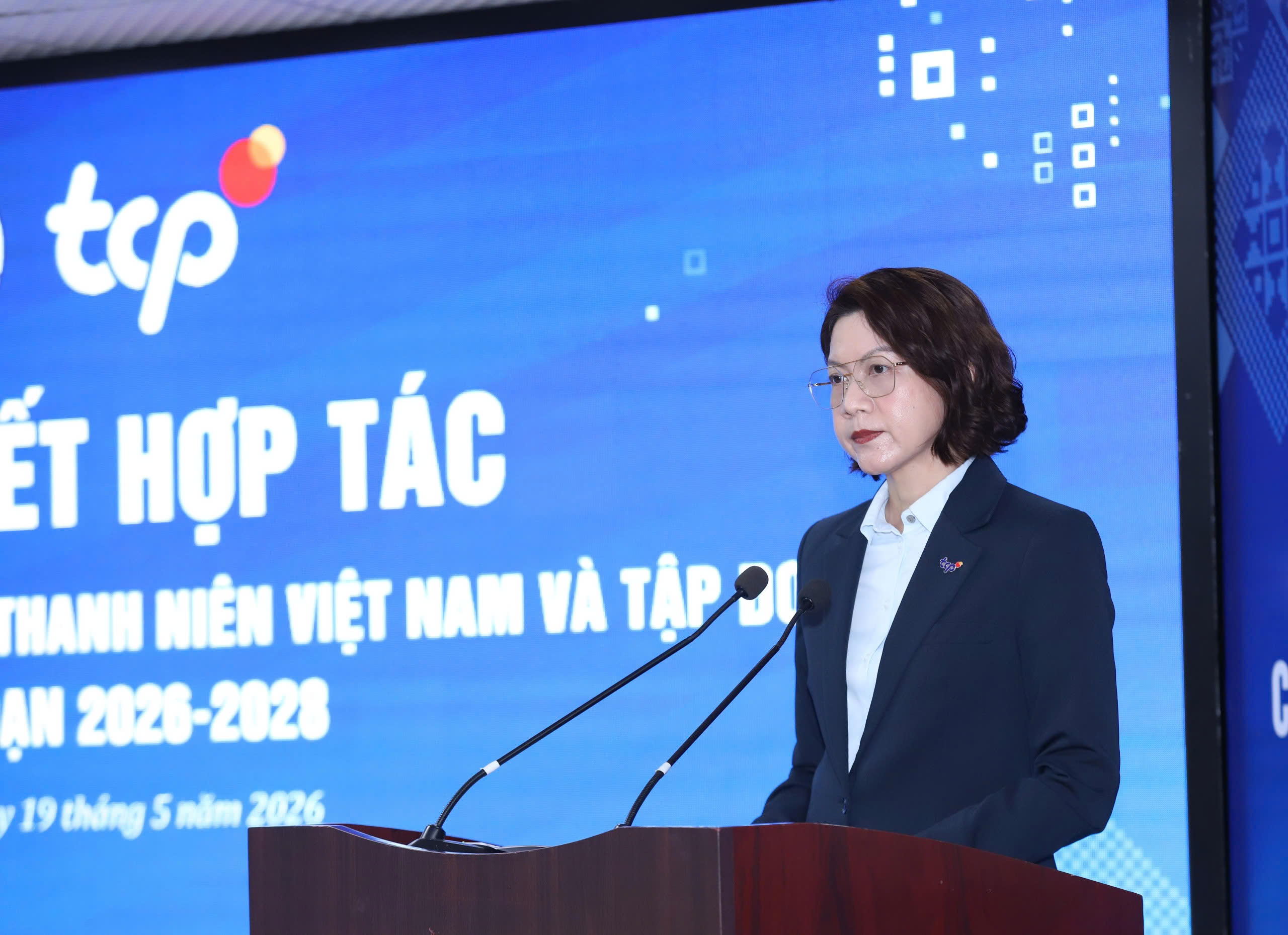 ba arjaree suwangool giam doc truyen thong va doi ngoai tap doan tcp phat bieu tai le ky ket