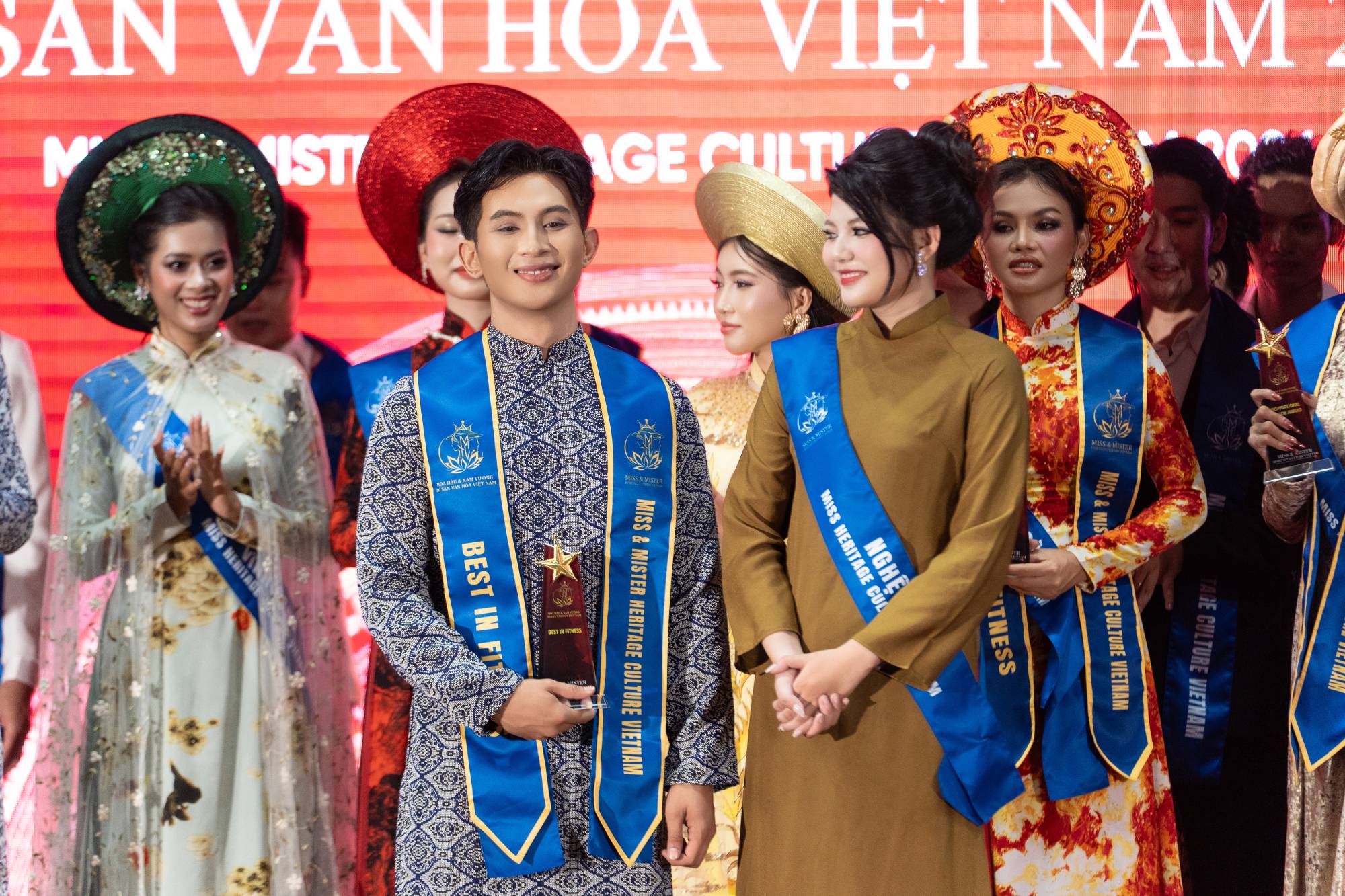 vuong 4 a hau 4