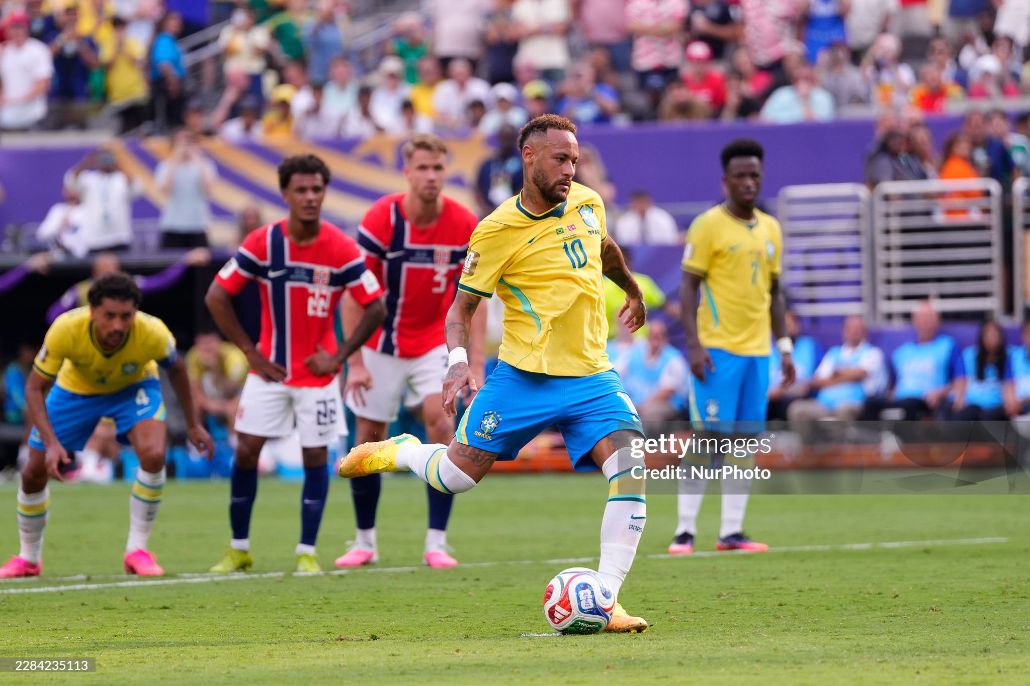 neymar brazil na uy 4