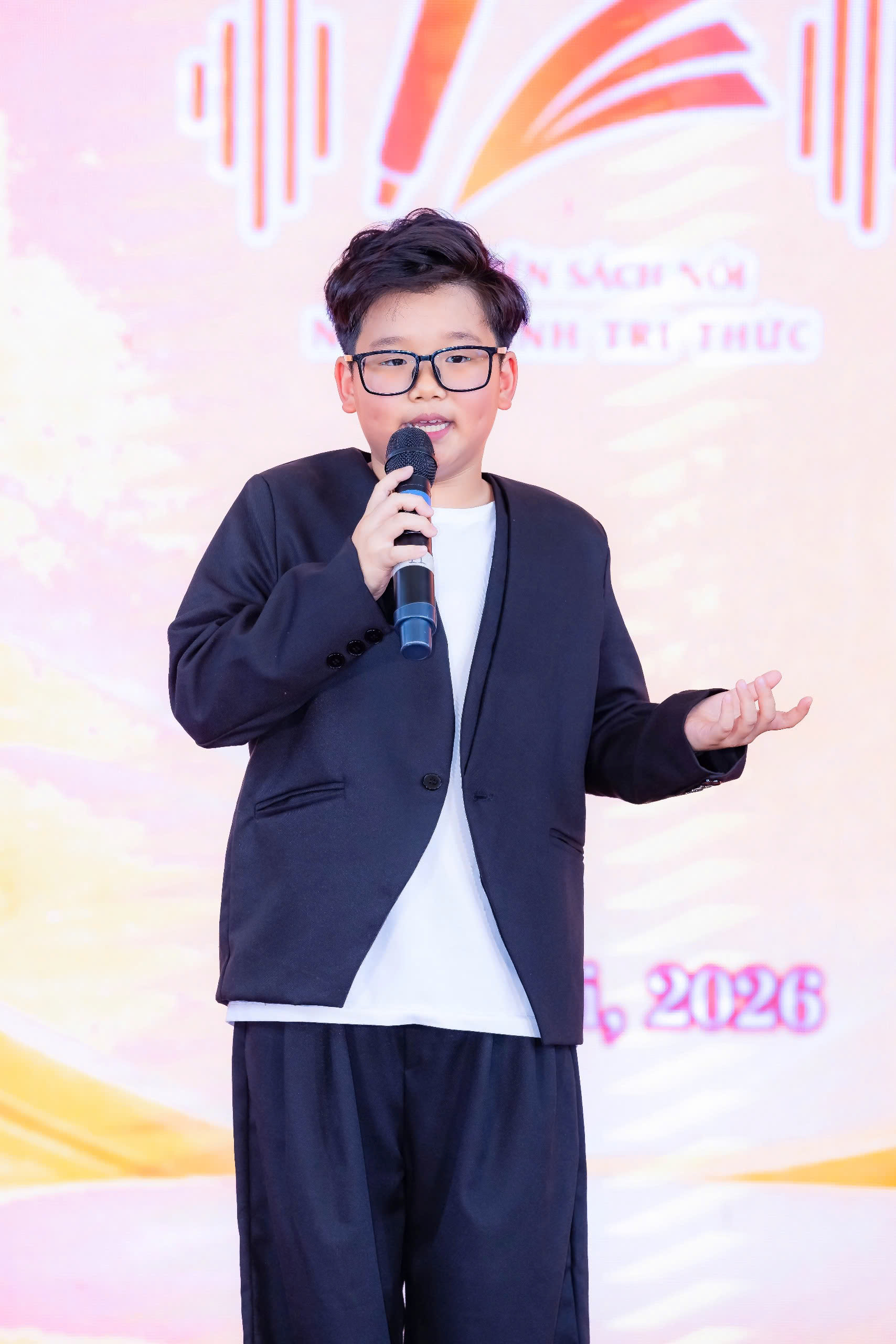 mc nhi the anh quan quan cuoc thi 2024