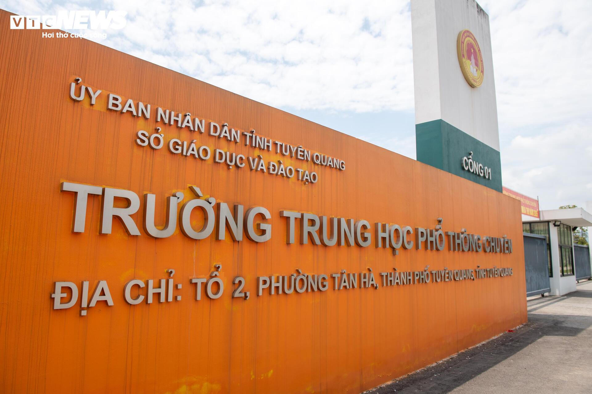 truong thpt chuyen tuyen quang 2 14360996
