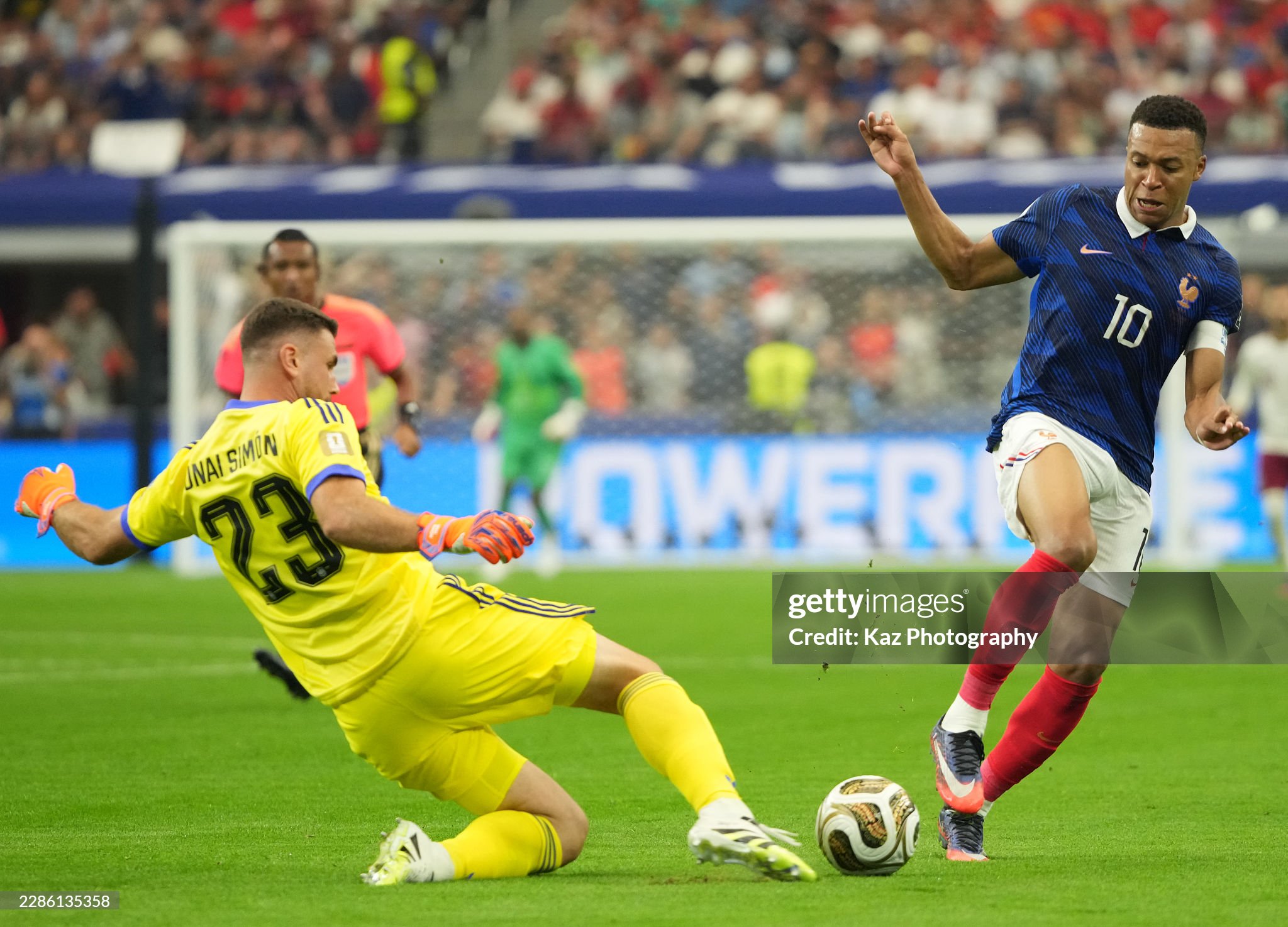 unai simon mbappe