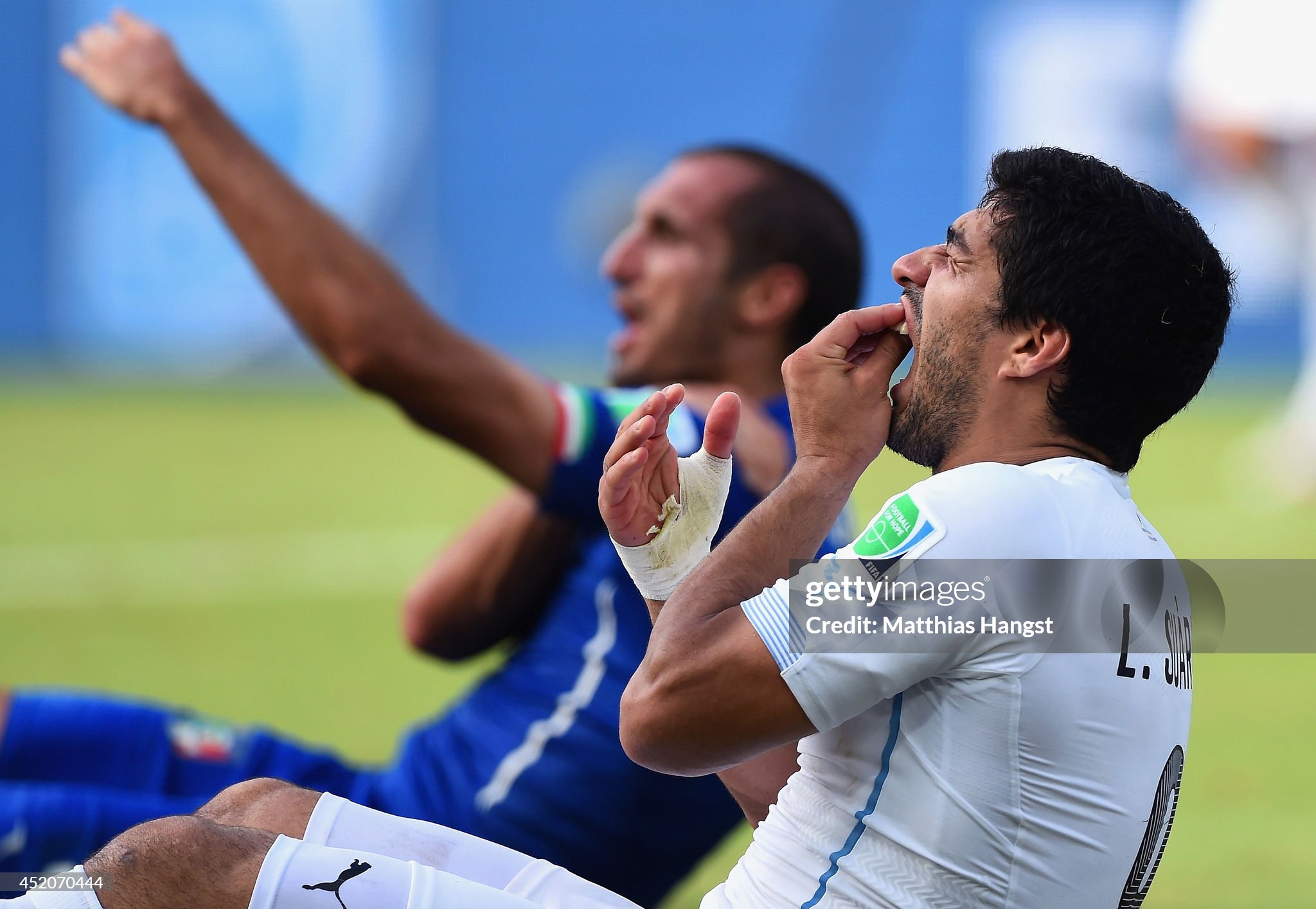 luis suarez chielini 2