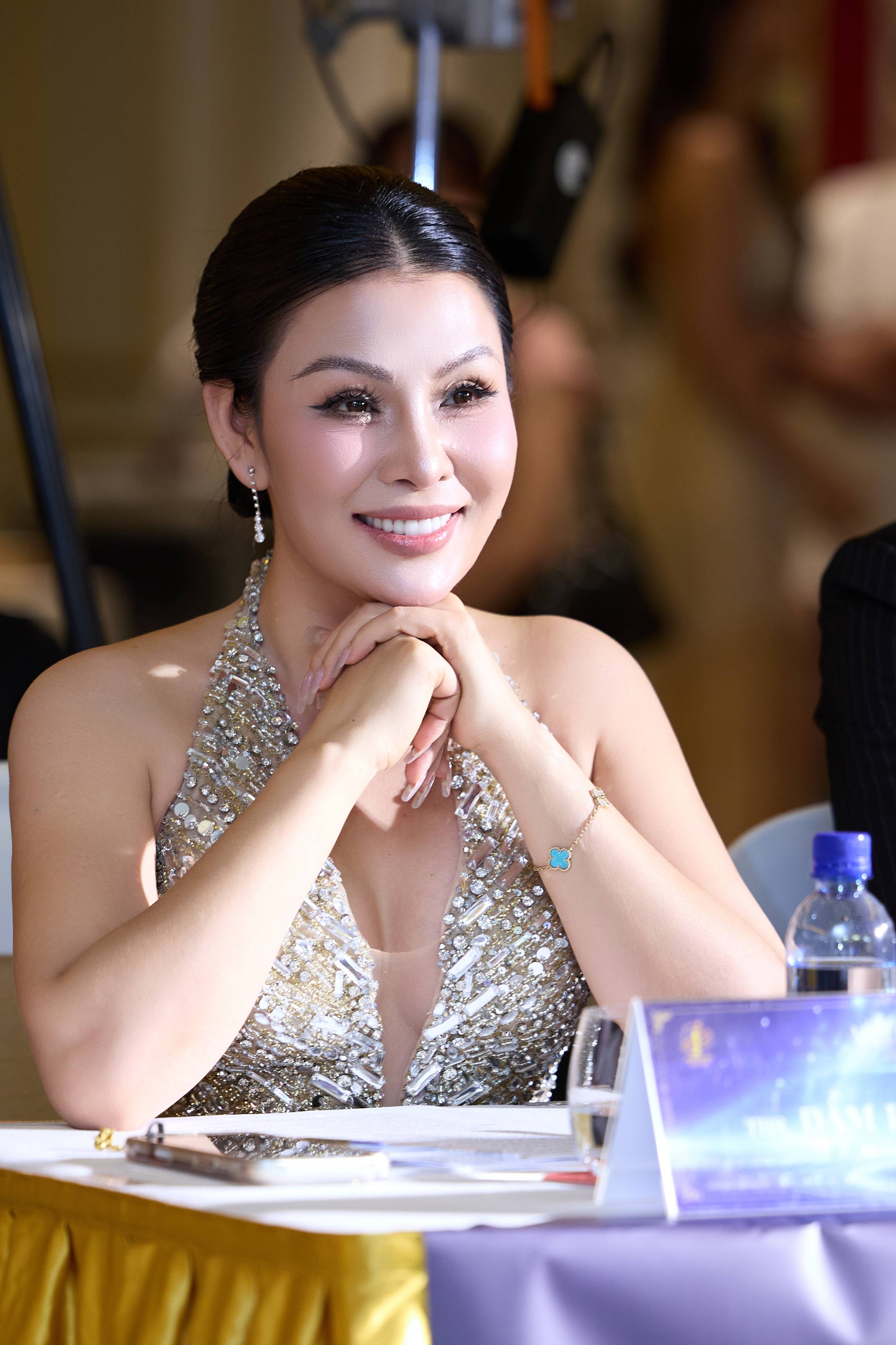 ths dam huong thuy truong btc cuoc thi