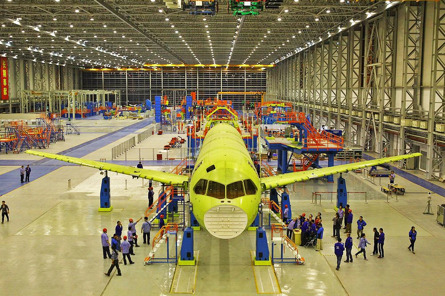 c919 assembly line in pudong shangai comac pcyp0c3