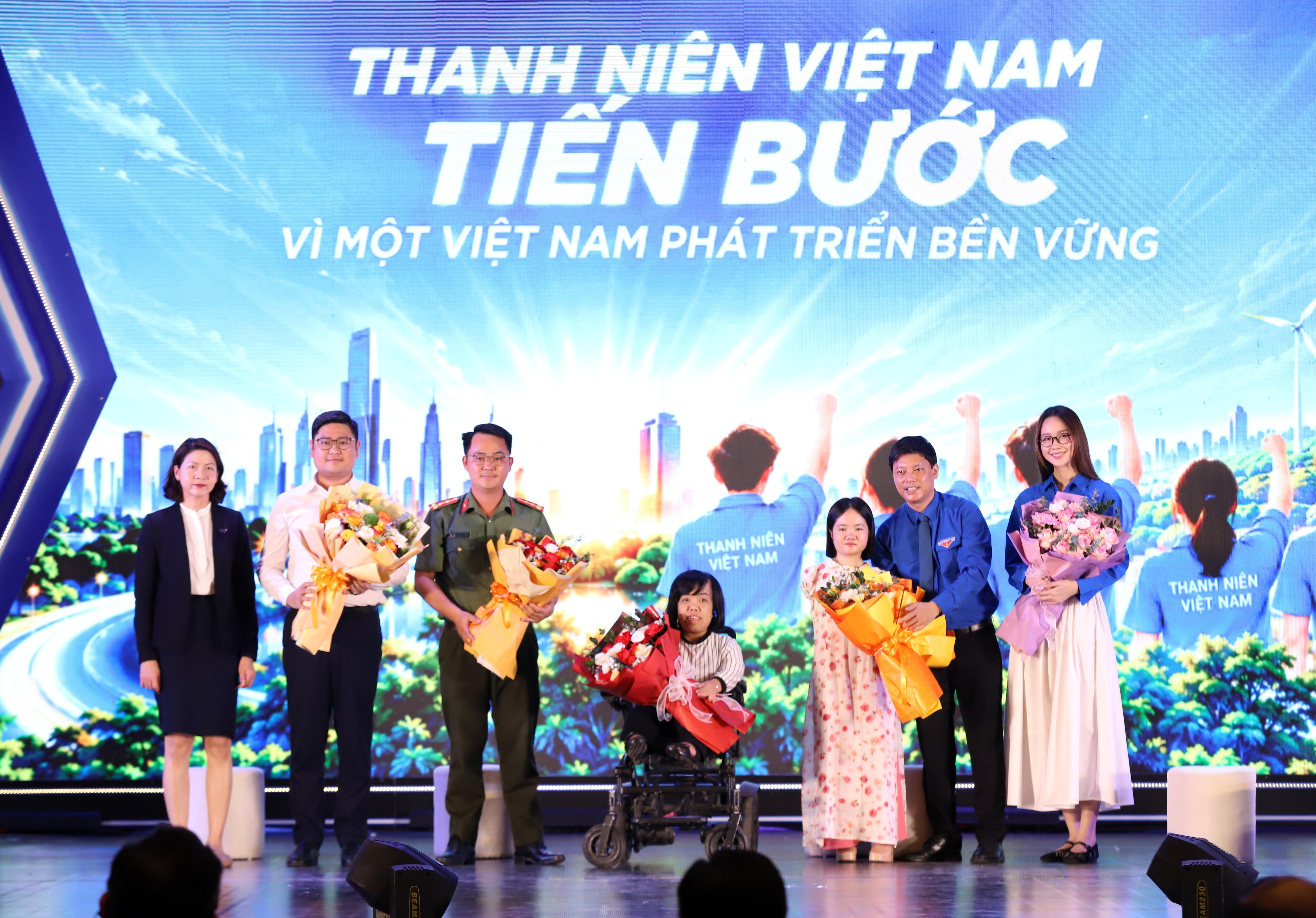 cac tam guong thanh nien tieu bieu chia se tai dien dan ket noi tiep nang luong cung thanh nien viet nam tien buoc