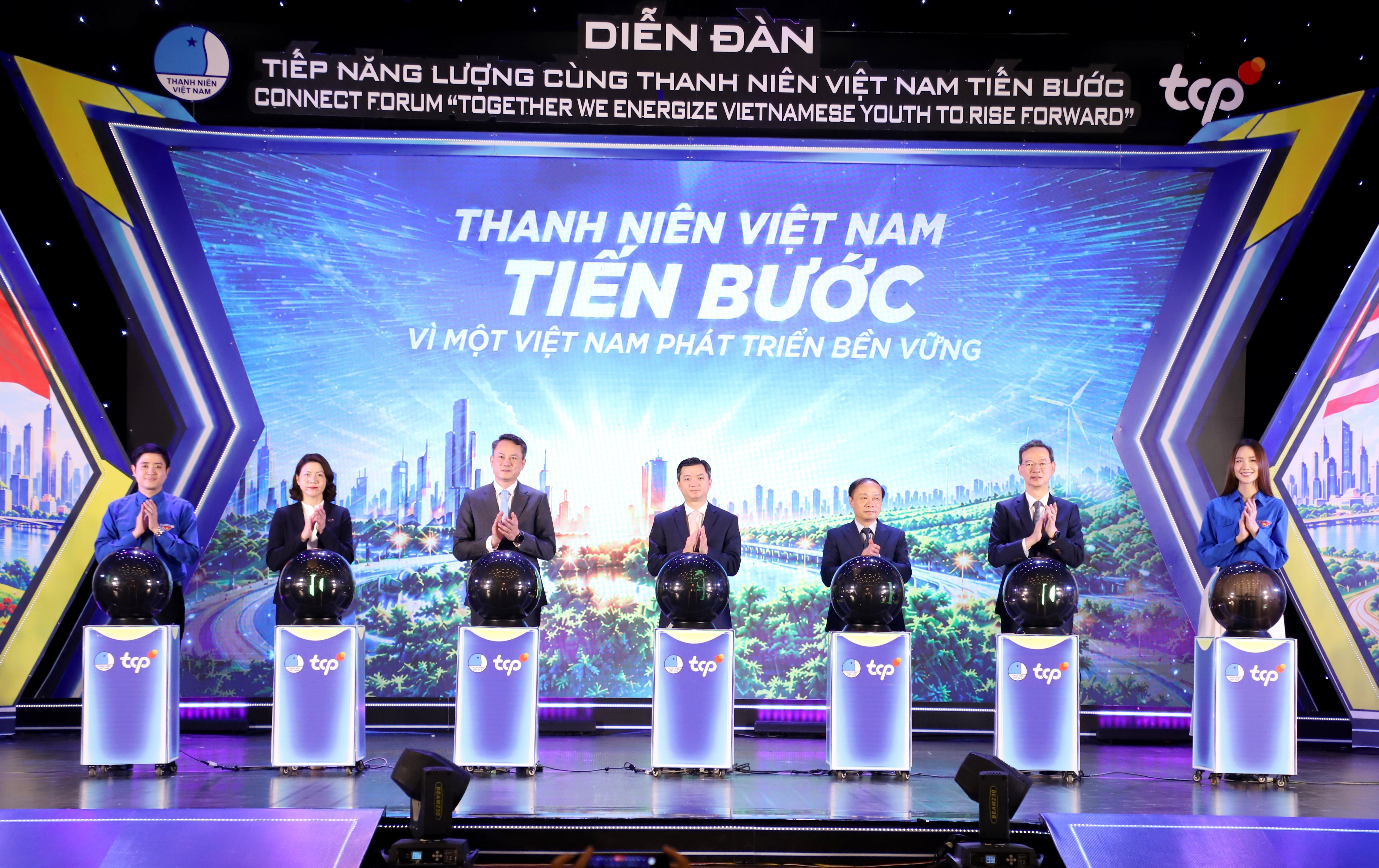 i dien cac ben cung thuc hien nghi thuc dac biet tai dien dan tiep nang luong cung thanh nien viet nam tien buoc