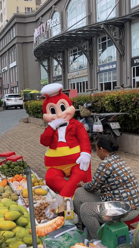 snaptik7497585855393959176 ezgifcom resize