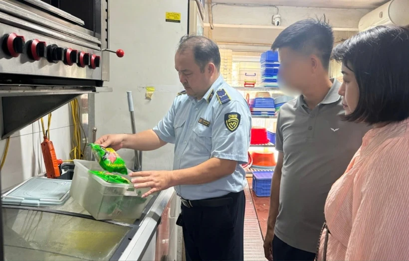 Vụ “lòng se điếu dài 40m”: Chủ quán có thể bị xử phạt những hành vi nào?