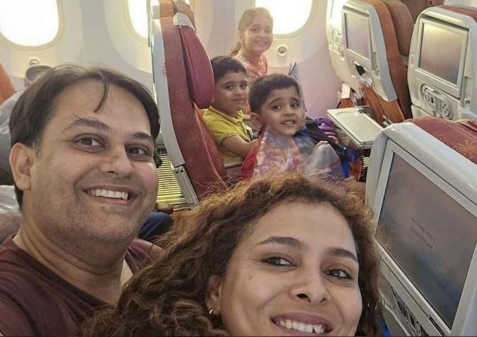 14family on air india