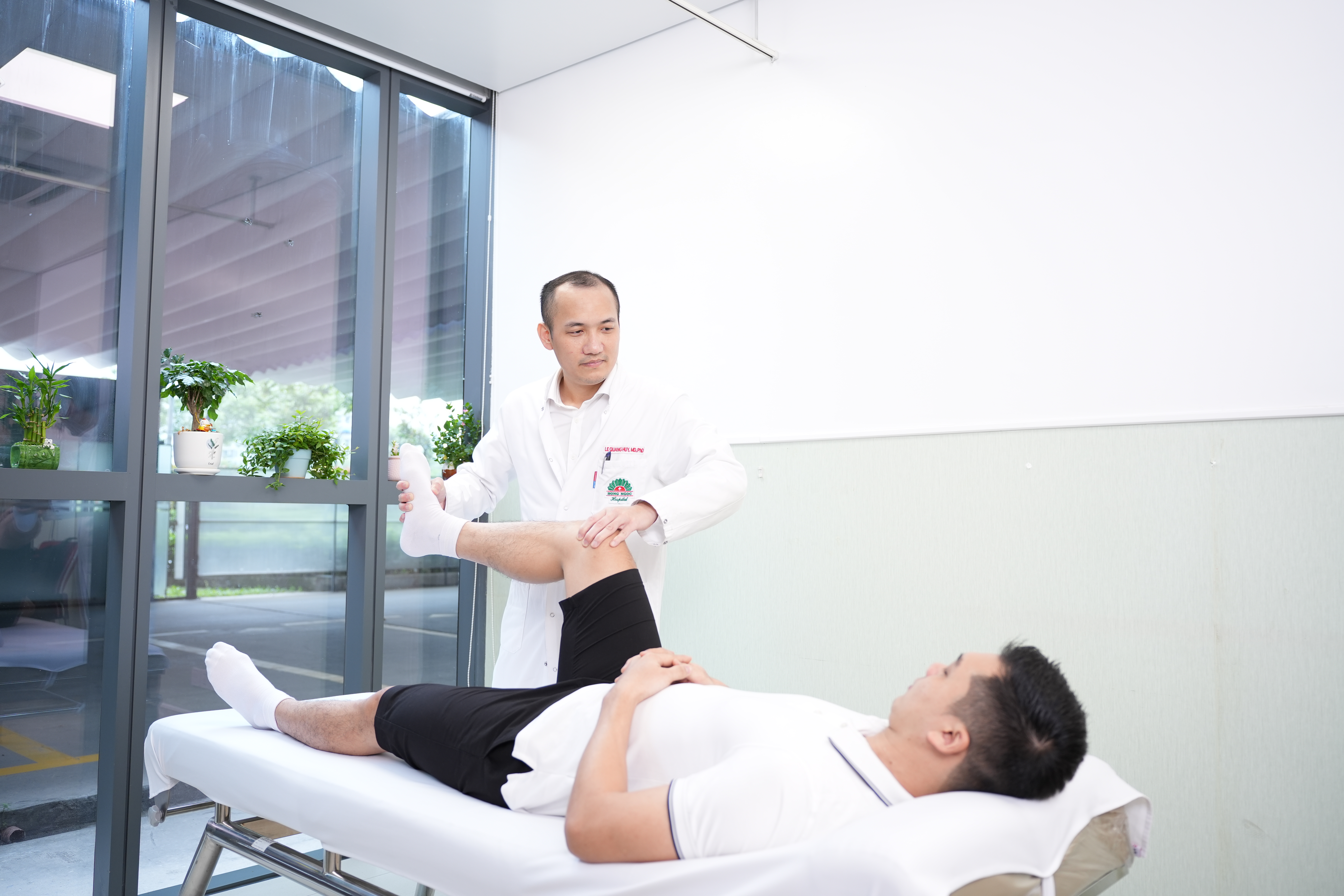 tsbs le quang huy tham kham cho bn chan thuong the thao