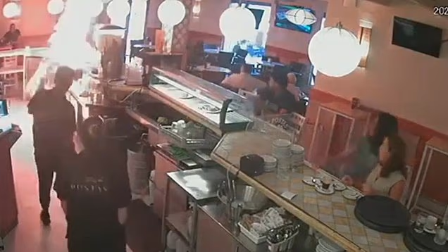 Người đàn ông phóng hoả quán cà phê vì không được cho mayonnaise vào bánh mì- Ảnh 1.