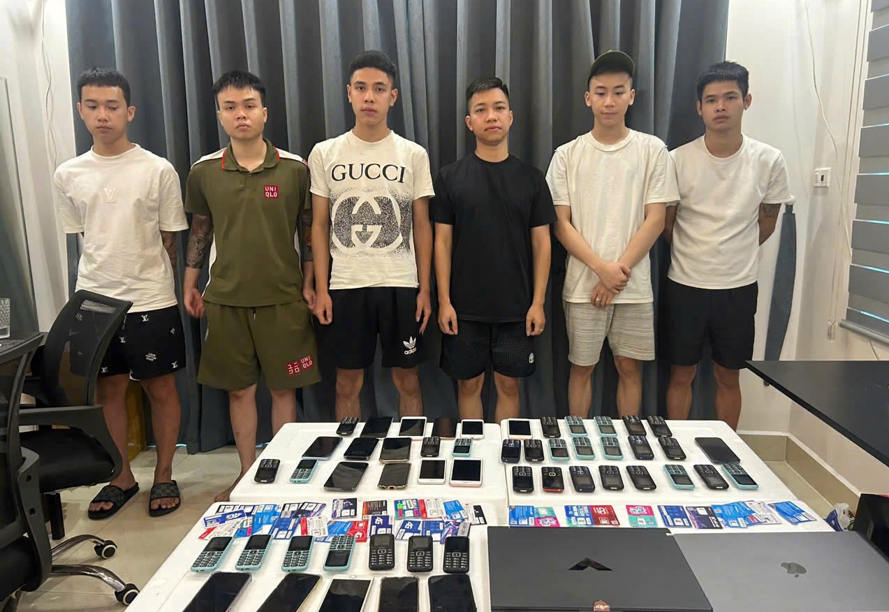 Triệt phá đường dây cho vay nặng lãi xuyên quốc gia, khóa iCloud điện thoại để siết nợ- Ảnh 1.