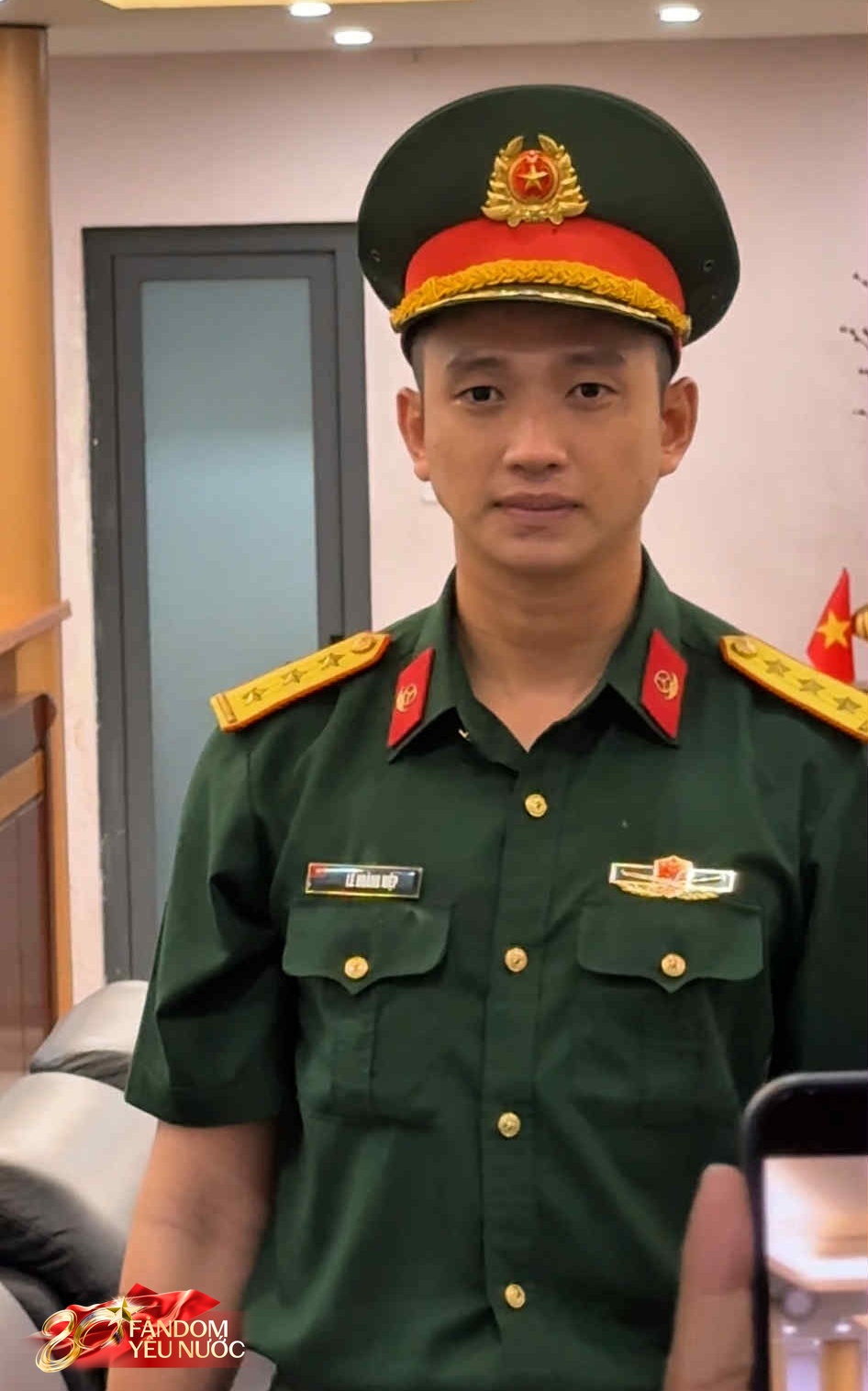 Thượng úy Lê Hoàng Hiệp đã về TP.HCM, hàng trăm người thấy được bóng lưng là mãn nguyện - Ảnh 14. Thượng úy Lê Hoàng Hiệp đã về TP.HCM, hàng trăm người thấy được bóng lưng là mãn nguyện - Ảnh 14.