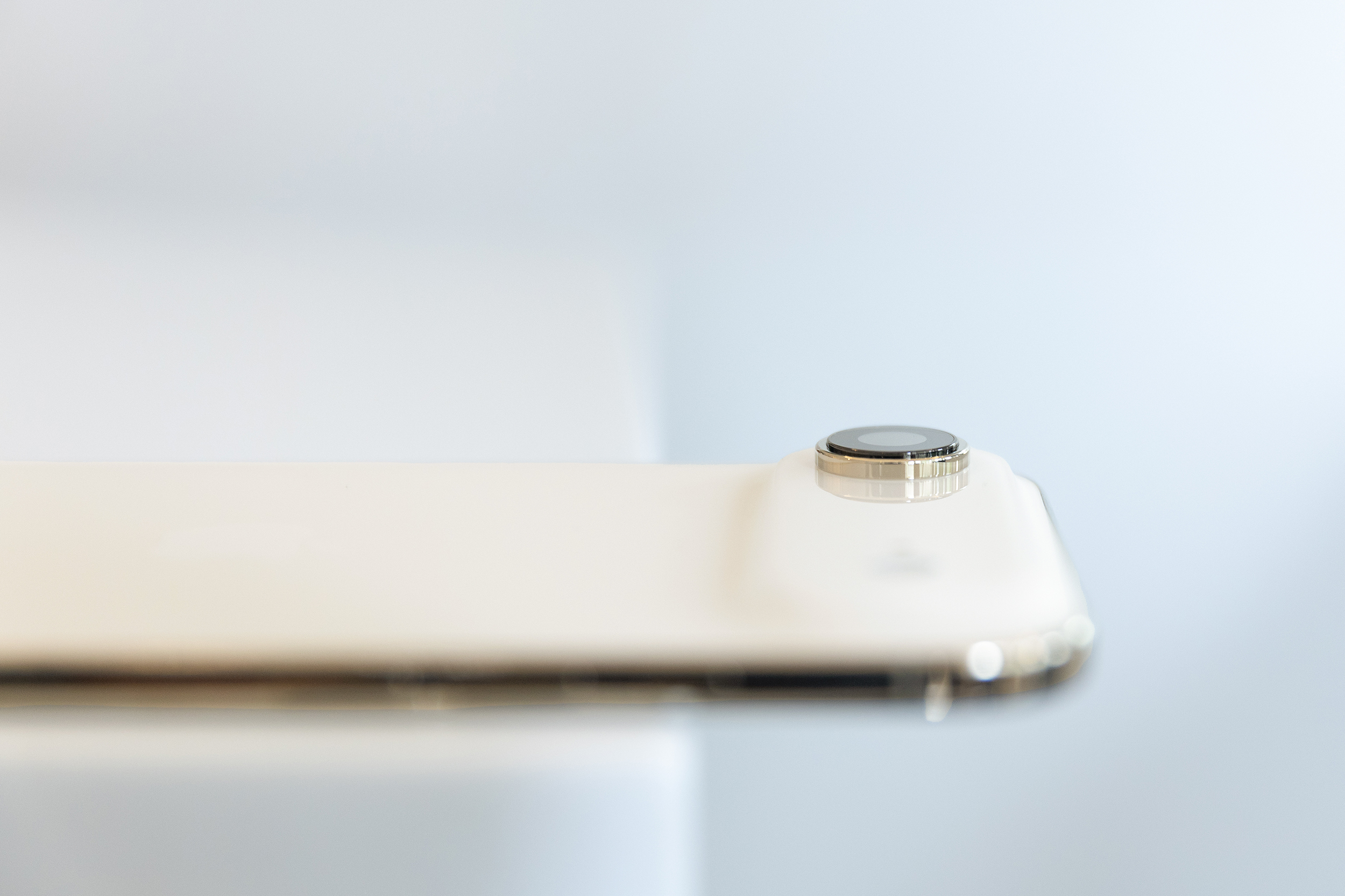 Mở hộp chiếc iPhone mỏng nhất thế giới vừa mở bán chính hãng tại Việt Nam - Ảnh 5. Mở hộp chiếc iPhone mỏng nhất thế giới vừa mở bán chính hãng tại Việt Nam - Ảnh 5.