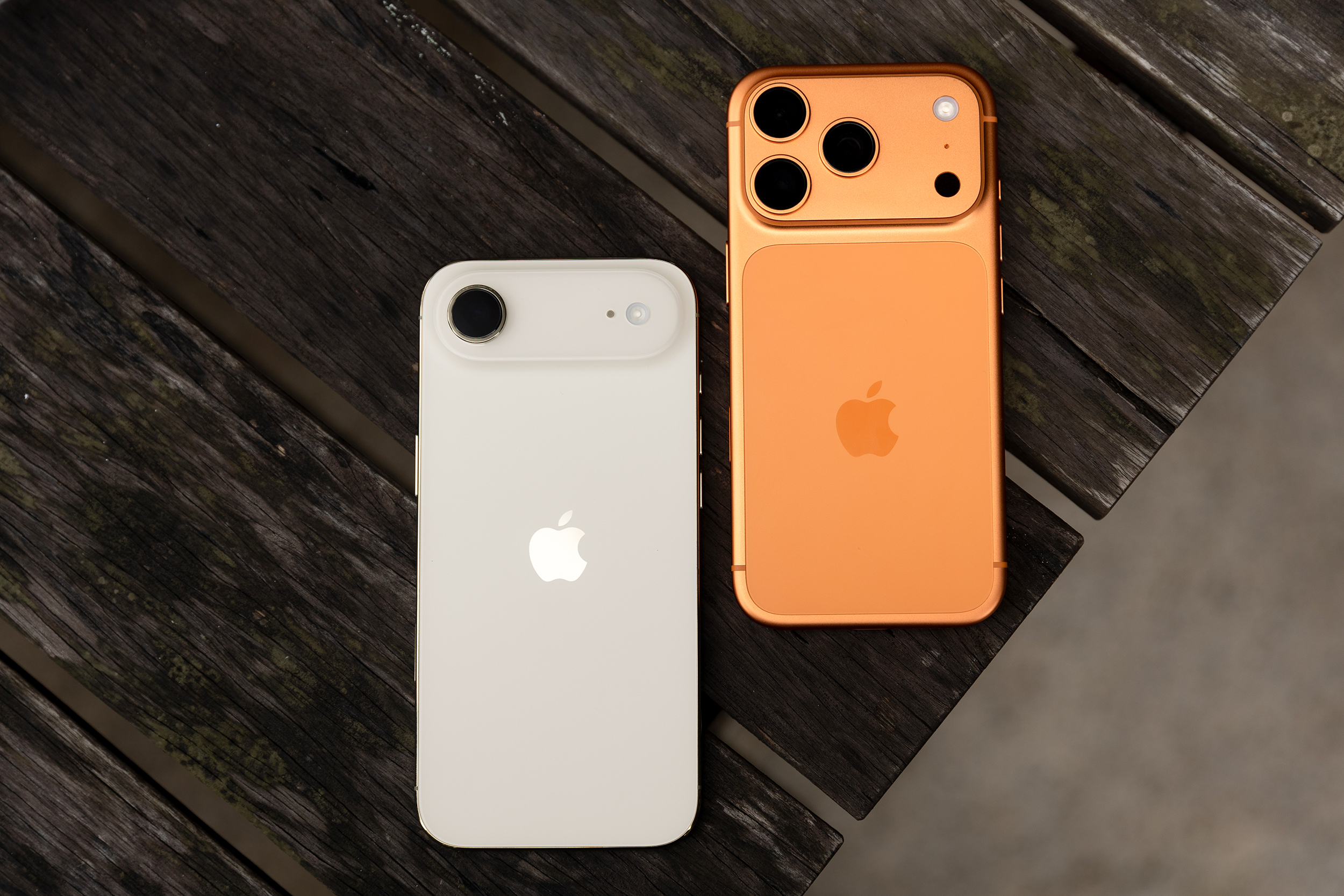 Mở hộp chiếc iPhone mỏng nhất thế giới vừa mở bán chính hãng tại Việt Nam - Ảnh 12. Mở hộp chiếc iPhone mỏng nhất thế giới vừa mở bán chính hãng tại Việt Nam - Ảnh 12.