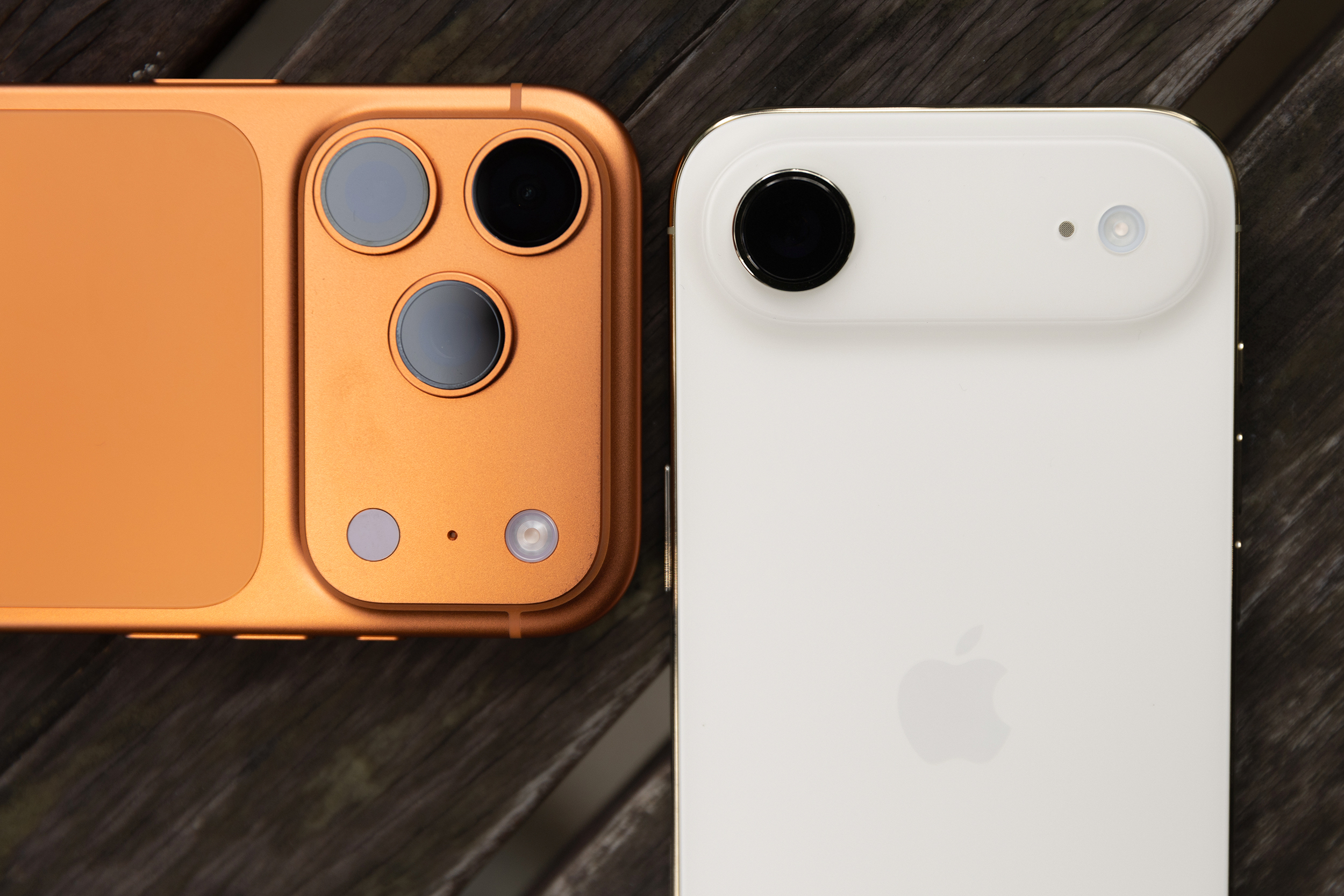 Mở hộp chiếc iPhone mỏng nhất thế giới vừa mở bán chính hãng tại Việt Nam - Ảnh 14. Mở hộp chiếc iPhone mỏng nhất thế giới vừa mở bán chính hãng tại Việt Nam - Ảnh 14.
