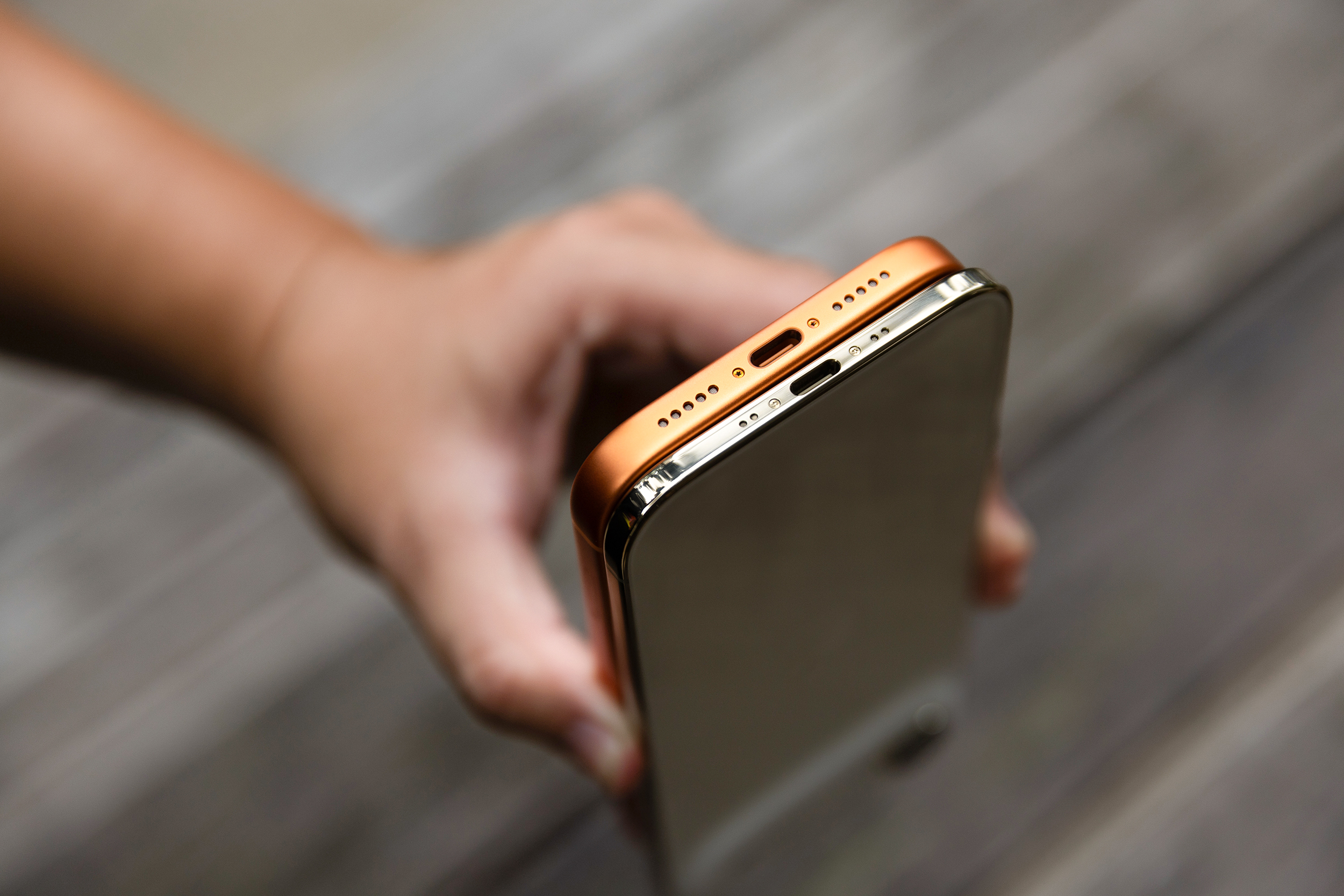 Mở hộp chiếc iPhone mỏng nhất thế giới vừa mở bán chính hãng tại Việt Nam - Ảnh 15. Mở hộp chiếc iPhone mỏng nhất thế giới vừa mở bán chính hãng tại Việt Nam - Ảnh 15.