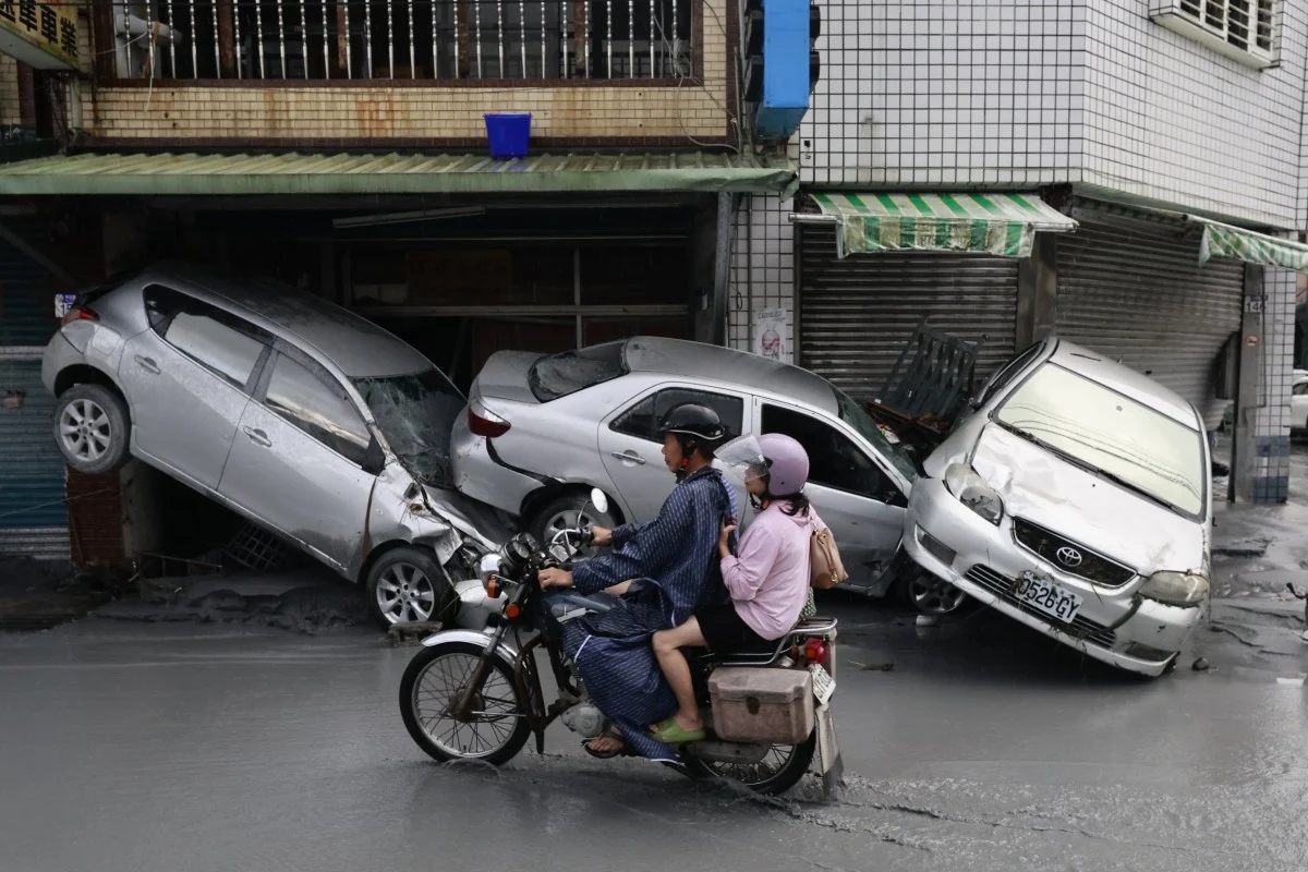 Ragasa đi qua để lại gì: Khung cảnh buồn của những đống hoang tàn ngổn ngang sau cơn bão mạnh nhất năm 2025 - Ảnh 9.