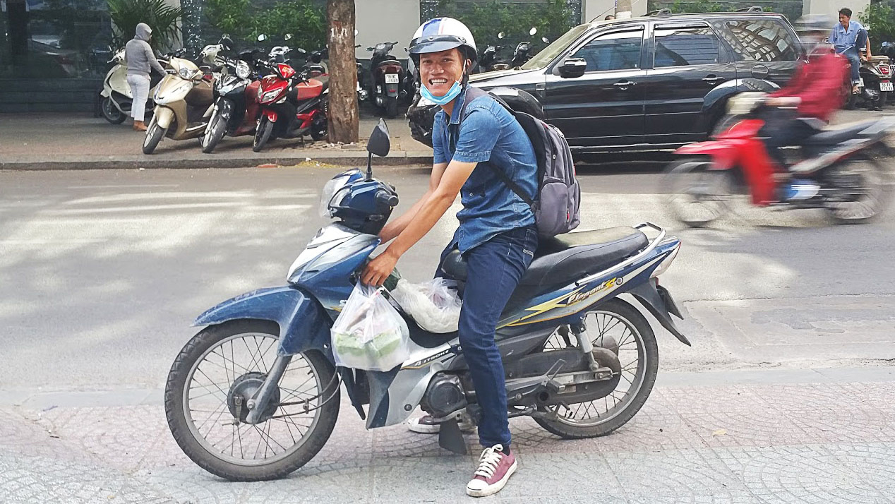 anh 2 bang chiec xe may thuan gi