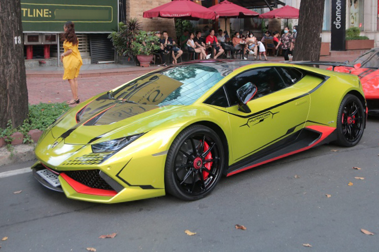 Loạt xe sang hàng chục tỷ đồng của vợ chồng Đoàn Di Băng trước khi Nguyễn Quốc Vũ bị bắt - Ảnh 3.