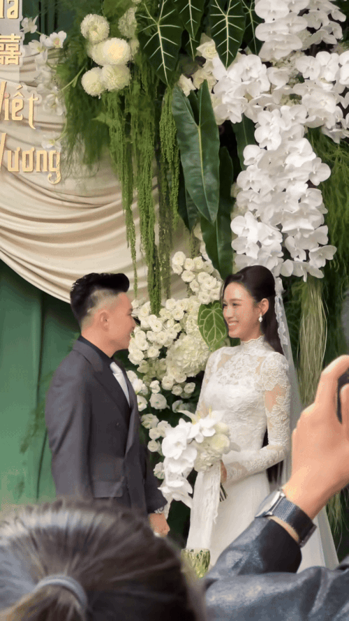 homnaytoiancuoihoahauneeee ezgifcom video to gif converter 1761124761200749119000 1761128238184 1761128238529499438450 17626908467901044036442 ezgifcom resize1