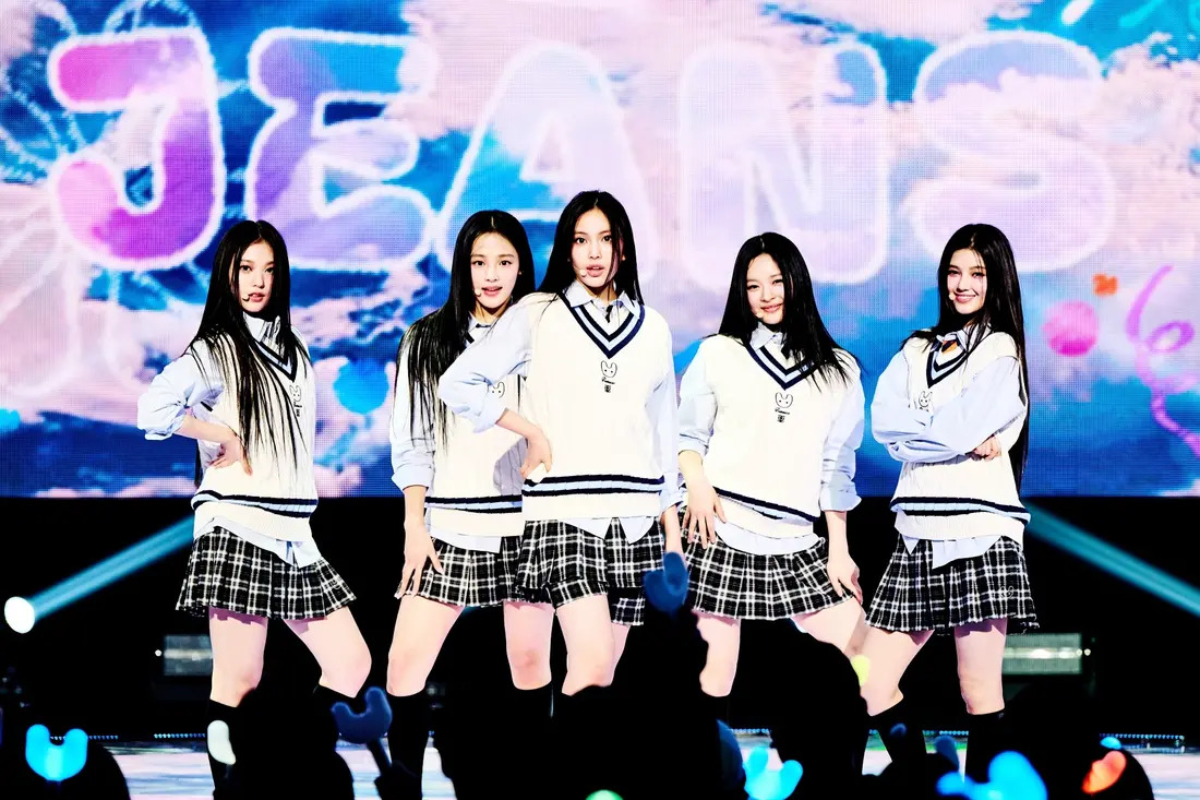 250129 newjeans at mbc gayo daejejeon 2024 performance photo wall documents 1