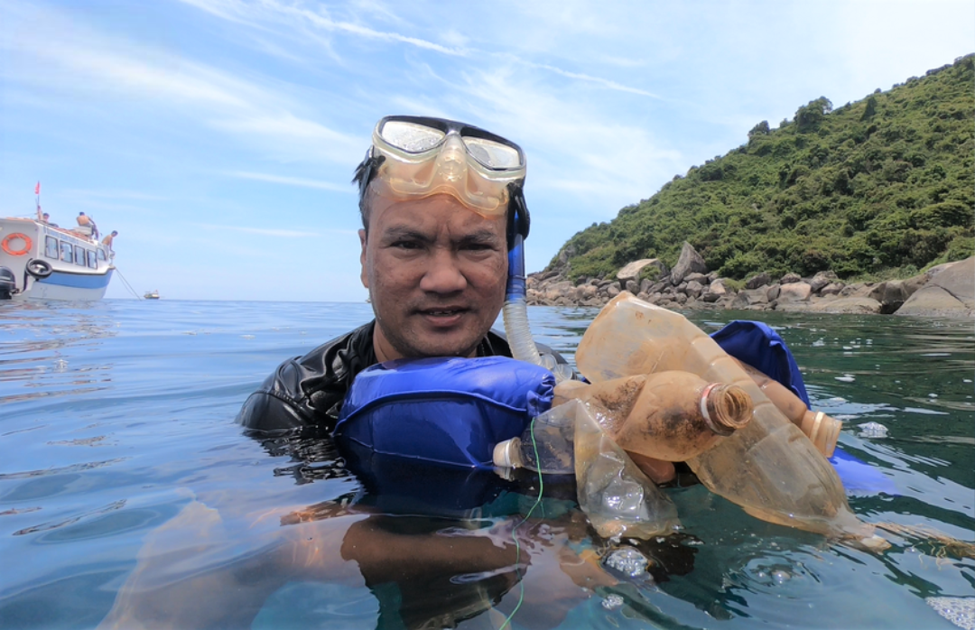 8 15709692927361233290102 1