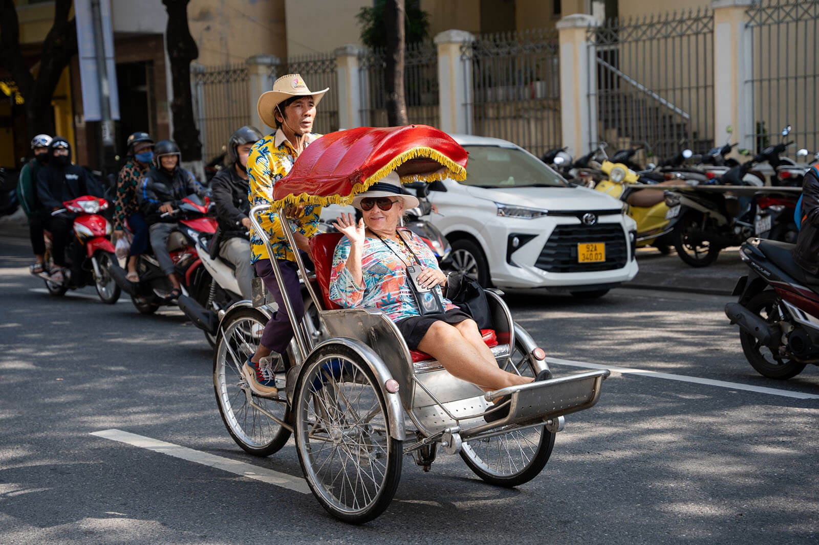 da nang ruc ro sac mau voi nhung dai su xich lo du lich 4