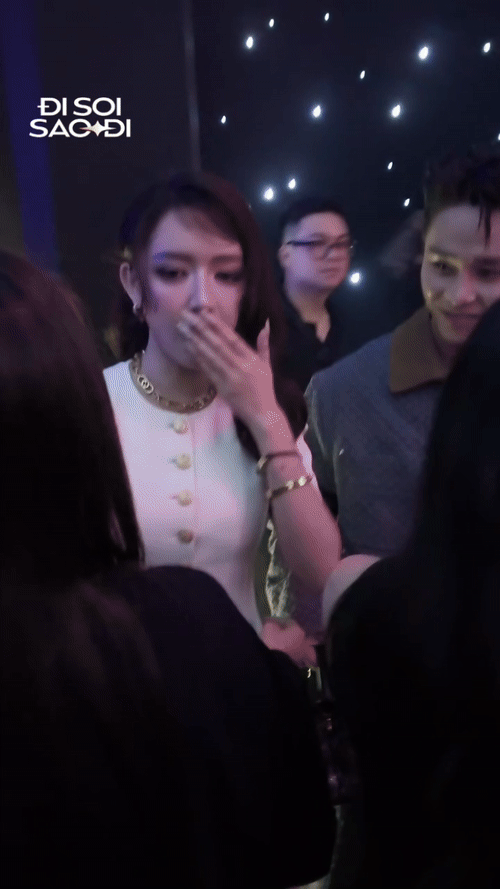 lv020251212203537 ezgifcom video to gif converter 1