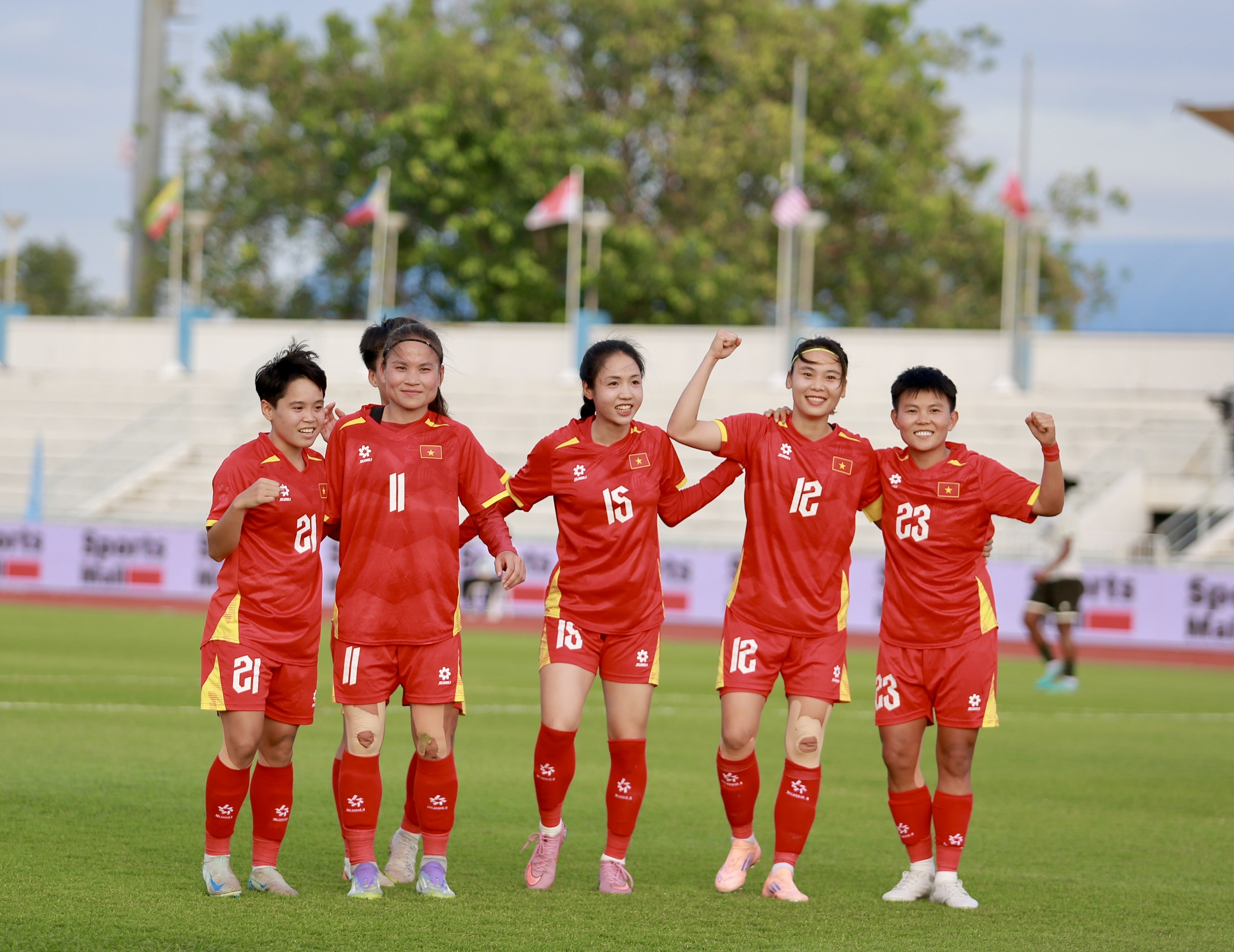 Đẳng cấp: Tuyển nữ Việt Nam thắng huỷ diệt 5-0 Indonesia, thẳng tiến chung kết SEA Games 33- Ảnh 9. Đẳng cấp: Tuyển nữ Việt Nam thắng huỷ diệt 5-0 Indonesia, thẳng tiến chung kết SEA Games 33- Ảnh 9.