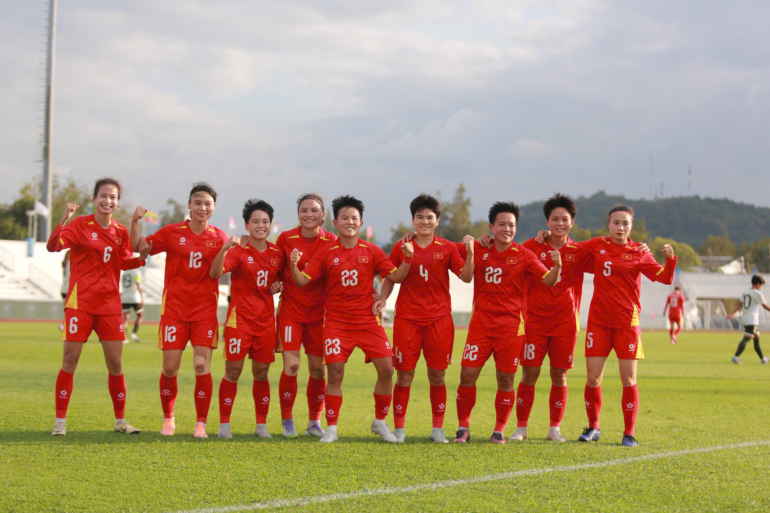 Đẳng cấp: Tuyển nữ Việt Nam thắng huỷ diệt 5-0 Indonesia, thẳng tiến chung kết SEA Games 33- Ảnh 1. Đẳng cấp: Tuyển nữ Việt Nam thắng huỷ diệt 5-0 Indonesia, thẳng tiến chung kết SEA Games 33- Ảnh 1.