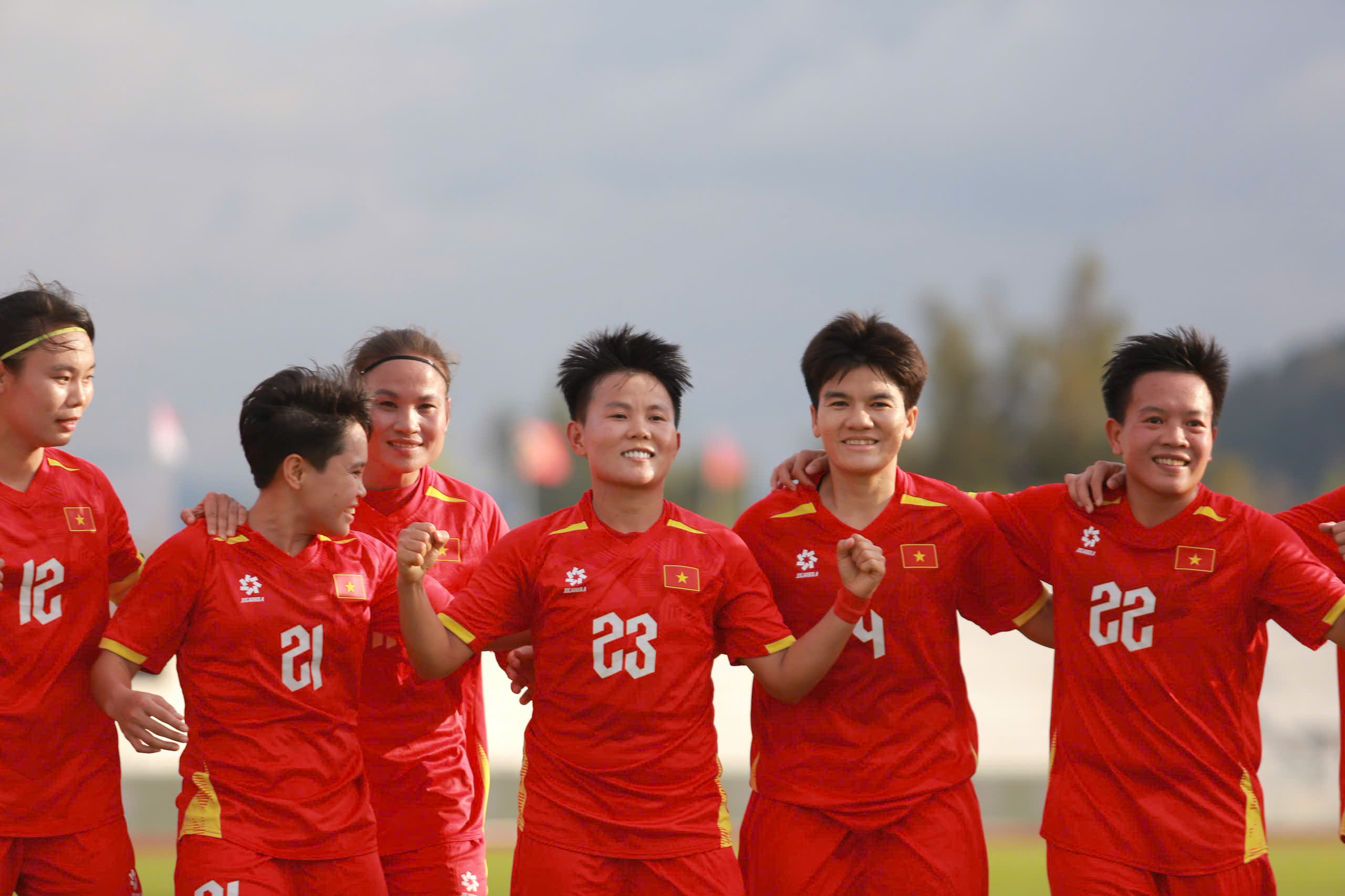 Đẳng cấp: Tuyển nữ Việt Nam thắng huỷ diệt 5-0 Indonesia, thẳng tiến chung kết SEA Games 33- Ảnh 10. Đẳng cấp: Tuyển nữ Việt Nam thắng huỷ diệt 5-0 Indonesia, thẳng tiến chung kết SEA Games 33- Ảnh 10.