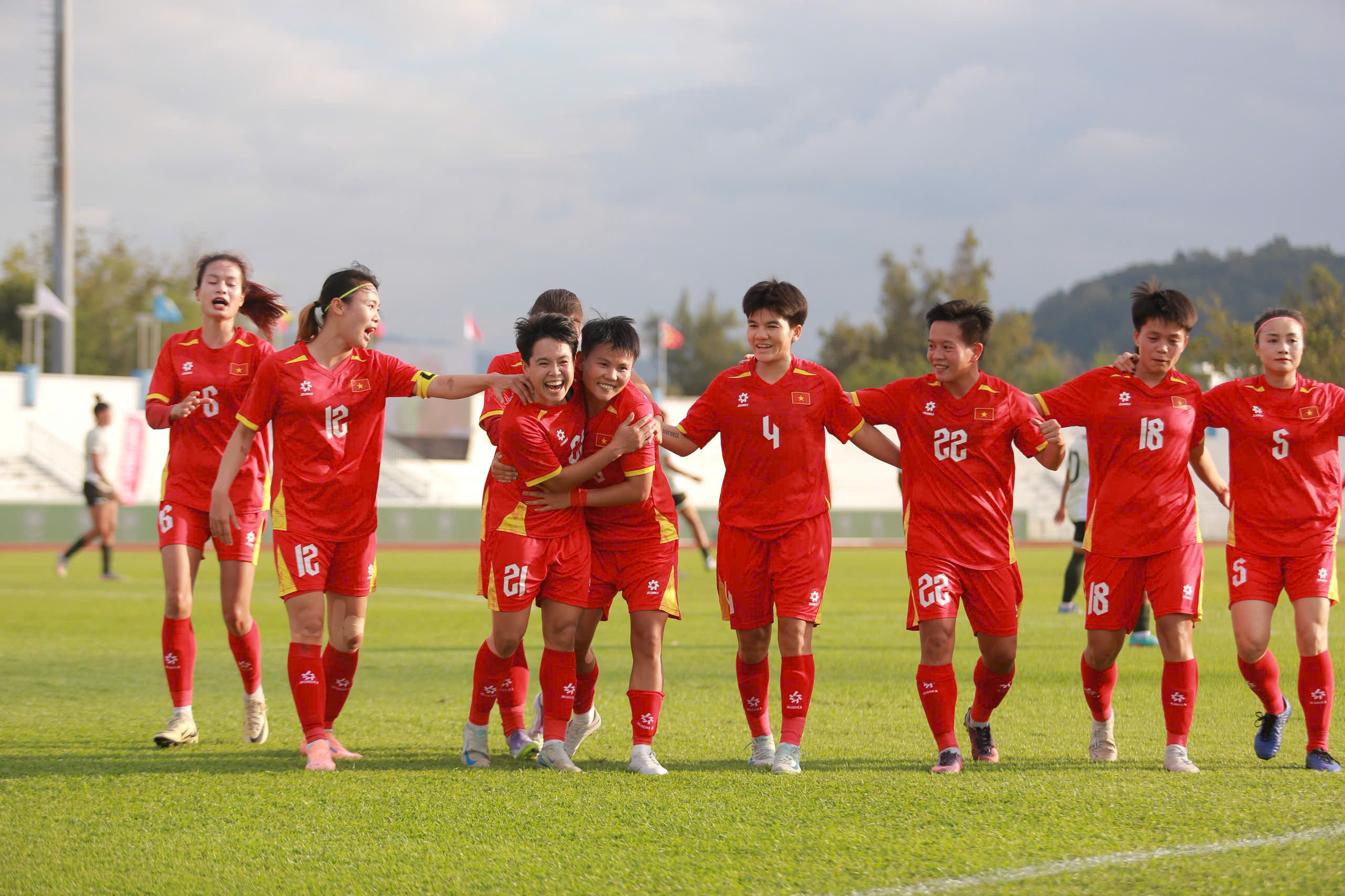 Đẳng cấp: Tuyển nữ Việt Nam thắng huỷ diệt 5-0 Indonesia, thẳng tiến chung kết SEA Games 33- Ảnh 11. Đẳng cấp: Tuyển nữ Việt Nam thắng huỷ diệt 5-0 Indonesia, thẳng tiến chung kết SEA Games 33- Ảnh 11.