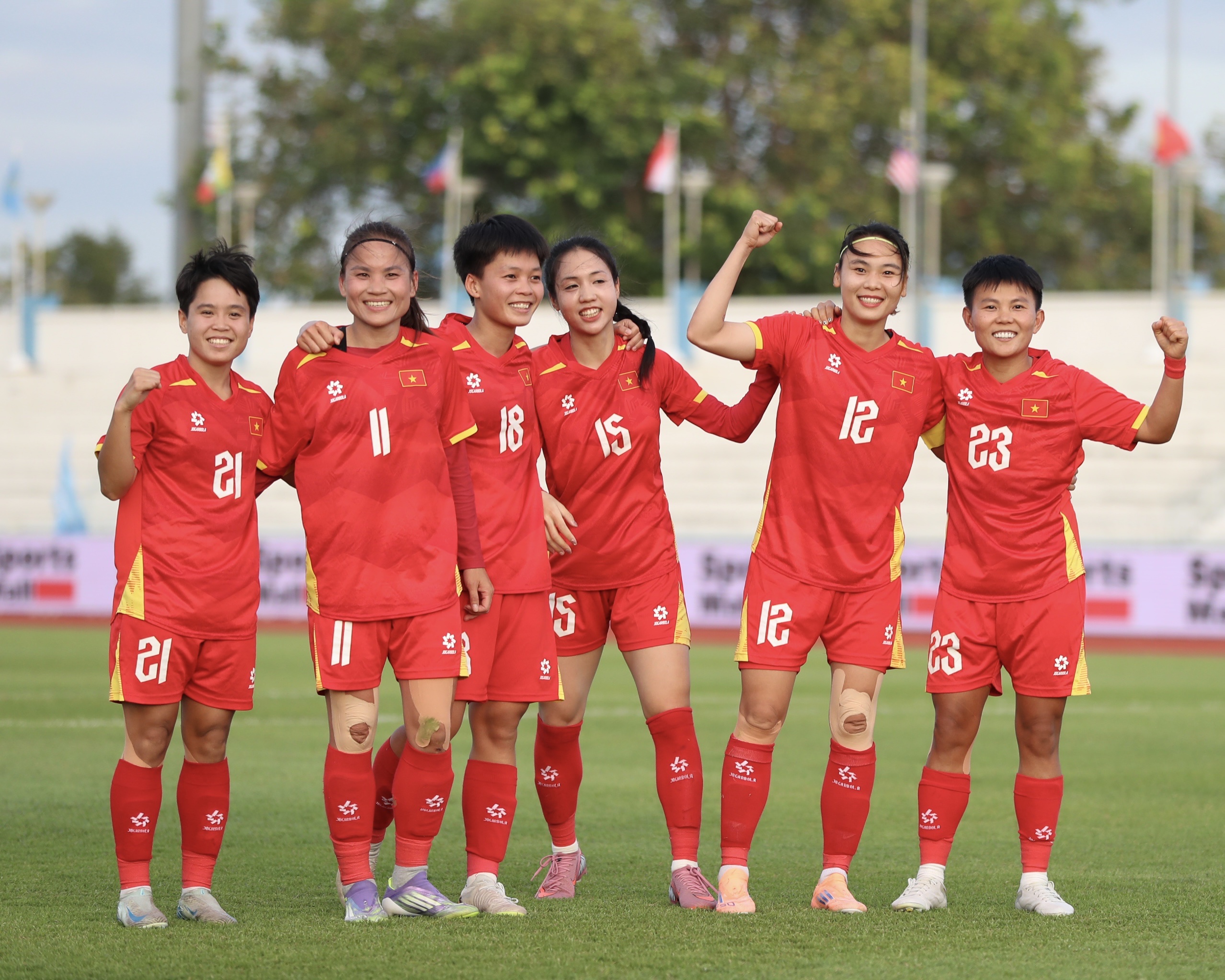 Đẳng cấp: Tuyển nữ Việt Nam thắng huỷ diệt 5-0 Indonesia, thẳng tiến chung kết SEA Games 33- Ảnh 13. Đẳng cấp: Tuyển nữ Việt Nam thắng huỷ diệt 5-0 Indonesia, thẳng tiến chung kết SEA Games 33- Ảnh 13.