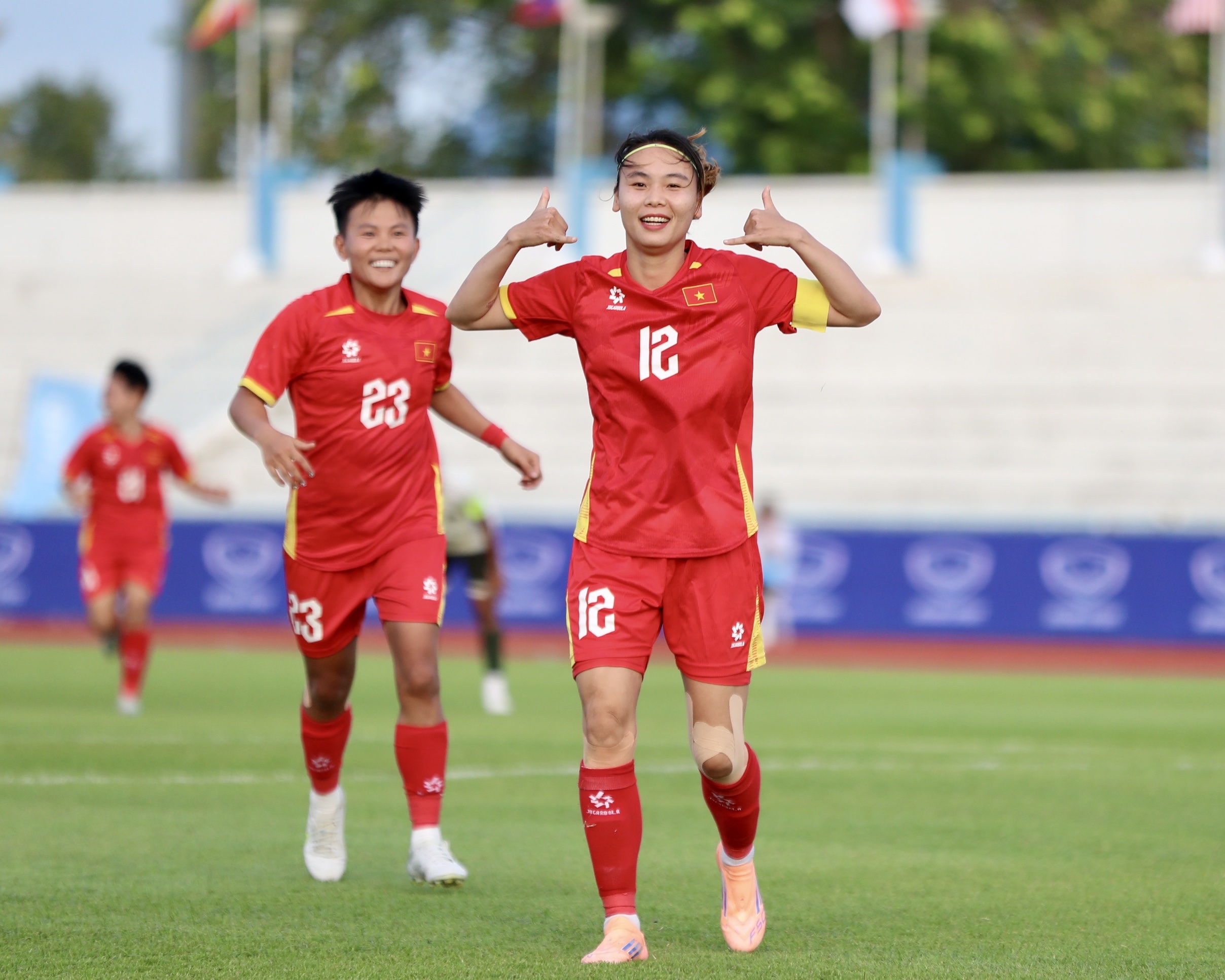 Đẳng cấp: Tuyển nữ Việt Nam thắng huỷ diệt 5-0 Indonesia, thẳng tiến chung kết SEA Games 33- Ảnh 4. Đẳng cấp: Tuyển nữ Việt Nam thắng huỷ diệt 5-0 Indonesia, thẳng tiến chung kết SEA Games 33- Ảnh 4.