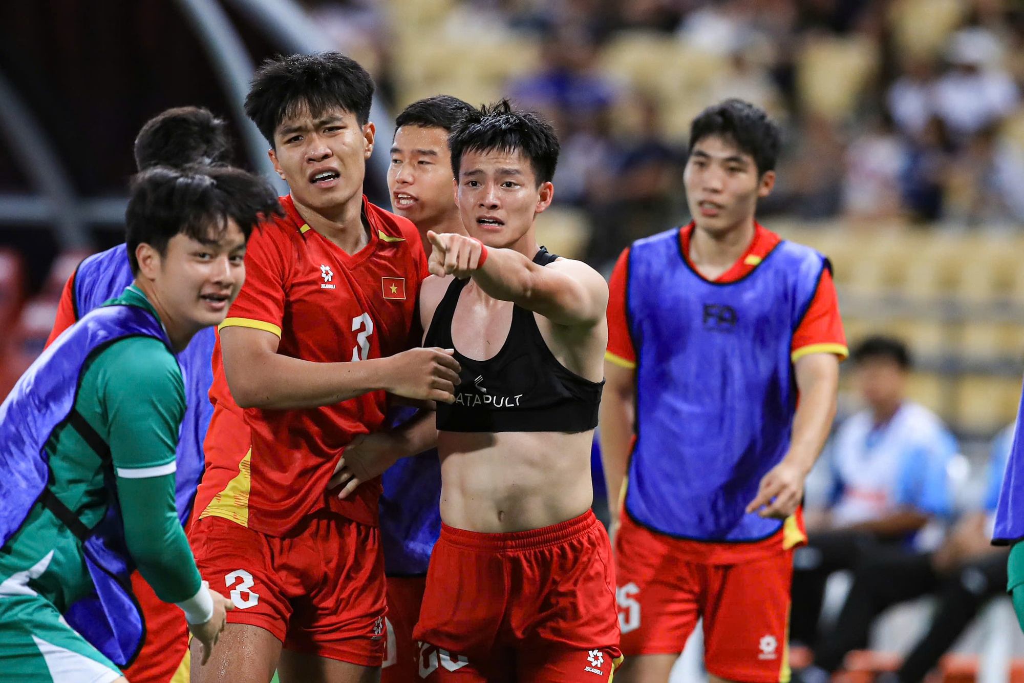 2900076080355158109 176606943703