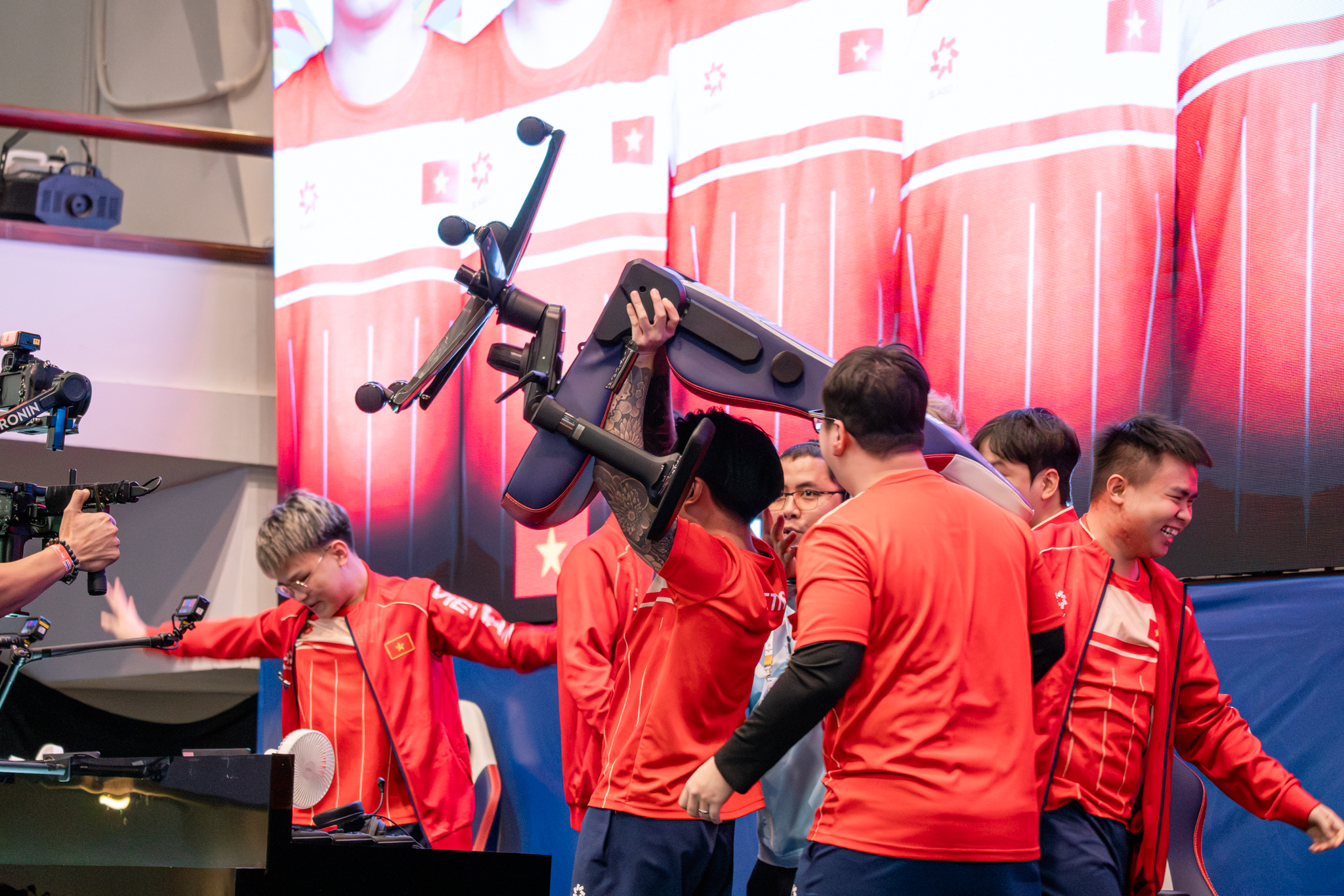 59894840614123000972326344698675178936523518n