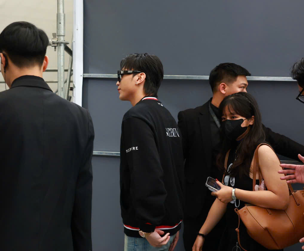 z7349697488388783b4af92a5072c53f633cca2282775b