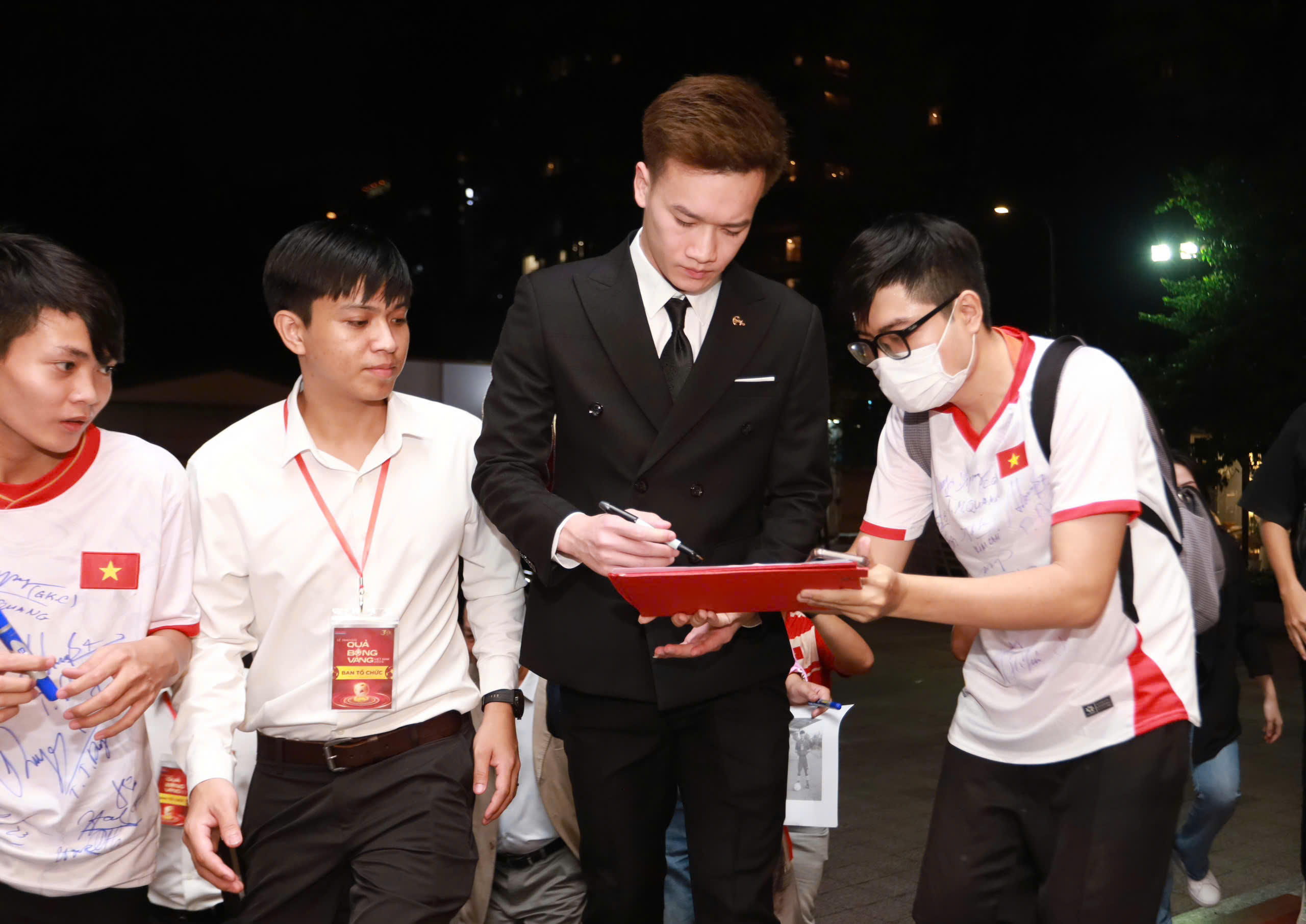 29665642459469033532