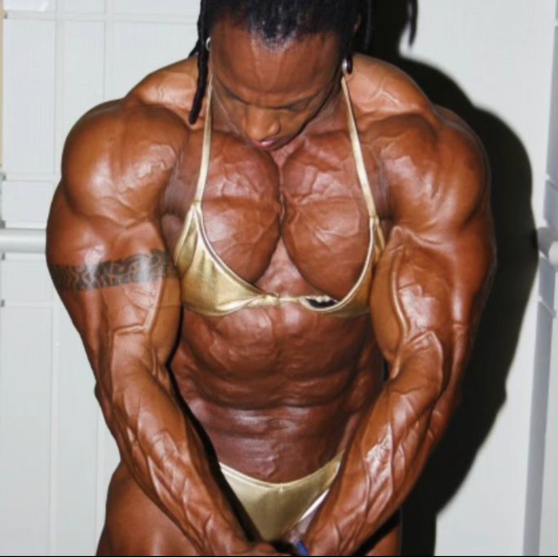 ge2x2uxiaaacyz 1767193176616606683054