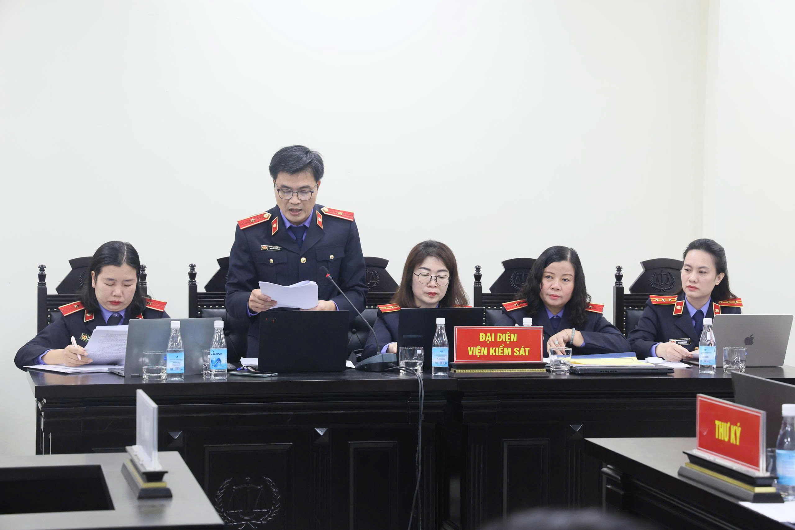 z7405437772227600c9f59f3517d3e386fe945575c5292