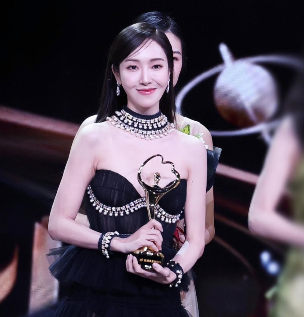 jessica jung weibo night 17437589709362143469461 1743820609874 1743820610051655916037