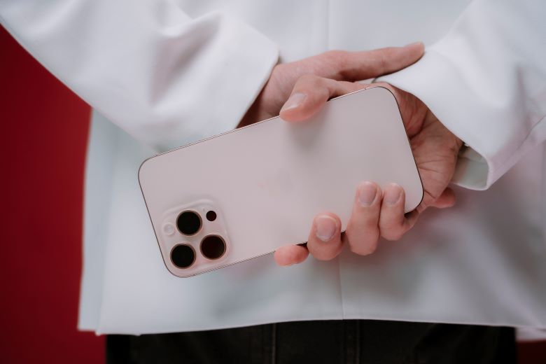 4 tren tay nhanh iphone 16 pro didongviet