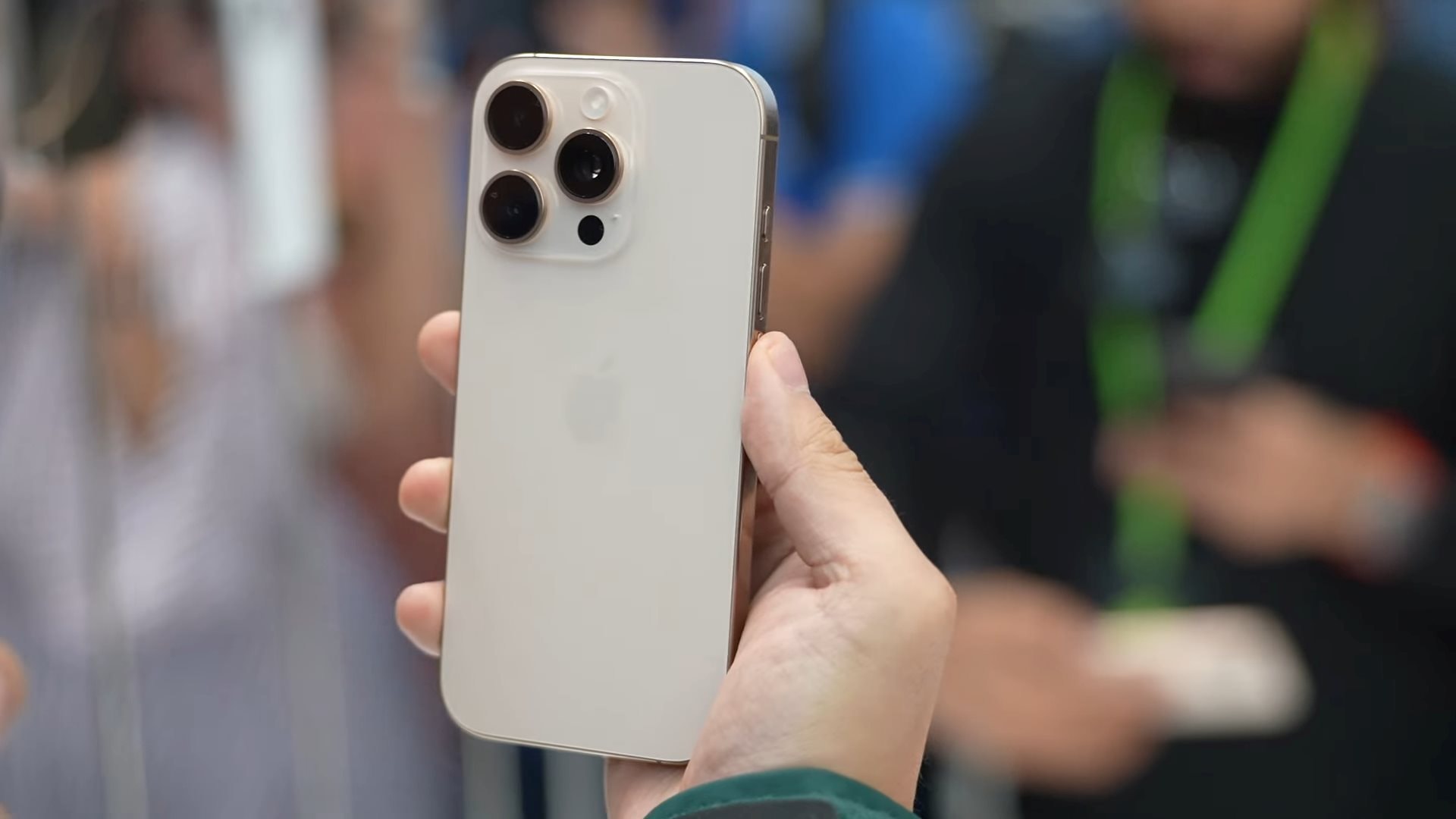 vs youtube iphone16proapplewatch10hands onfromappleevent 2 18 